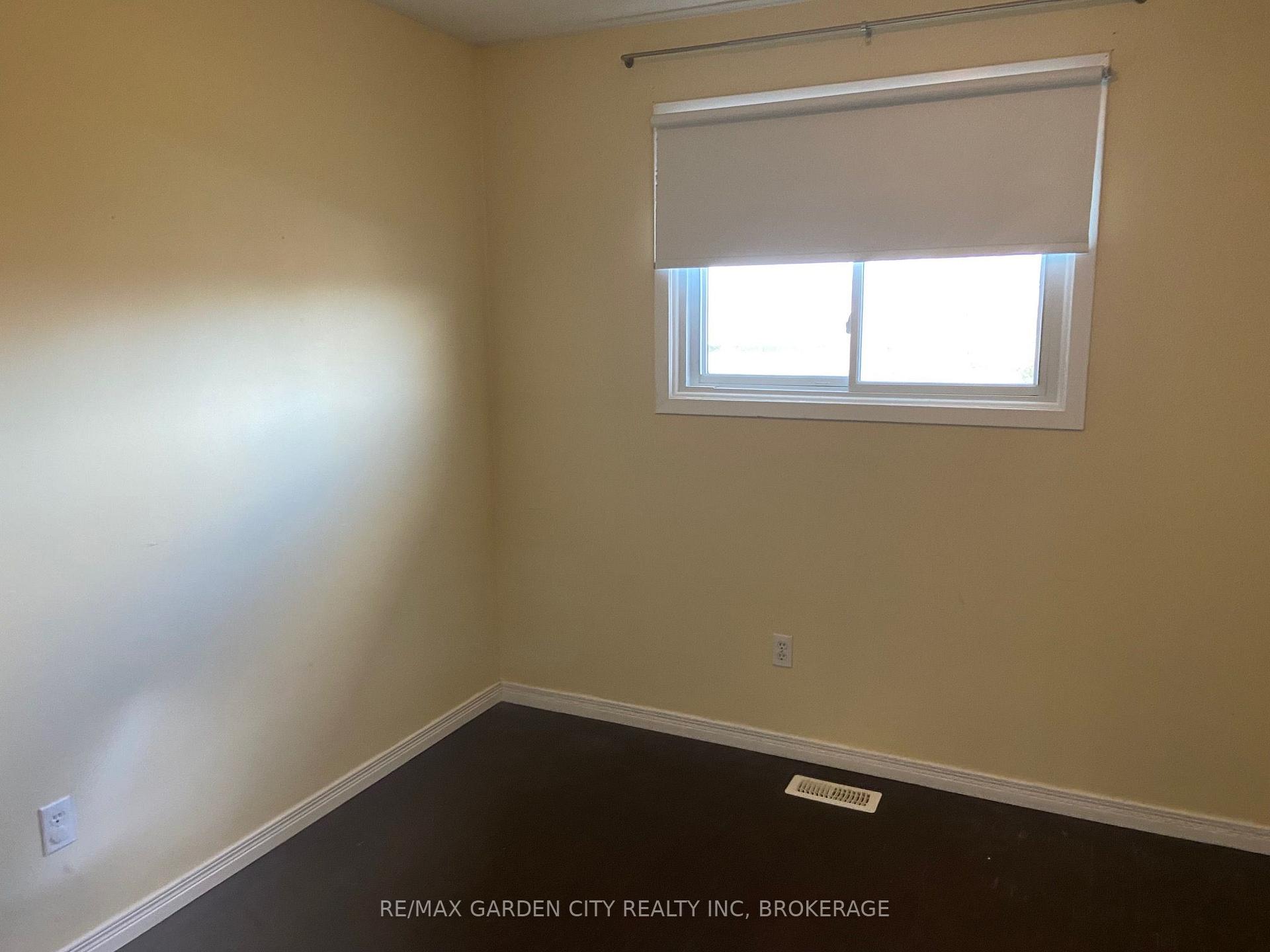Photo 36 of Unit Upper, 9 Stonegate Drive, St. Catharines, Secord Woods — HOMEH