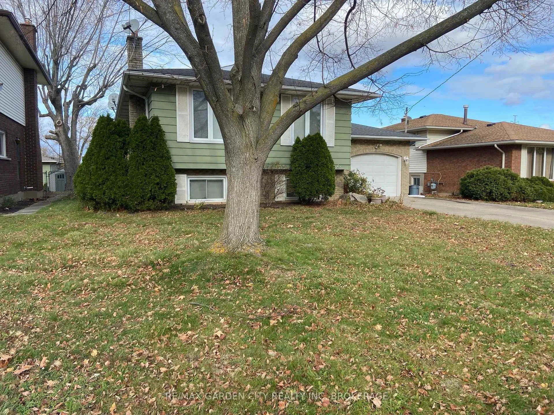 Photo 5 of Unit Upper, 9 Stonegate Drive, St. Catharines, Secord Woods — HOMEH