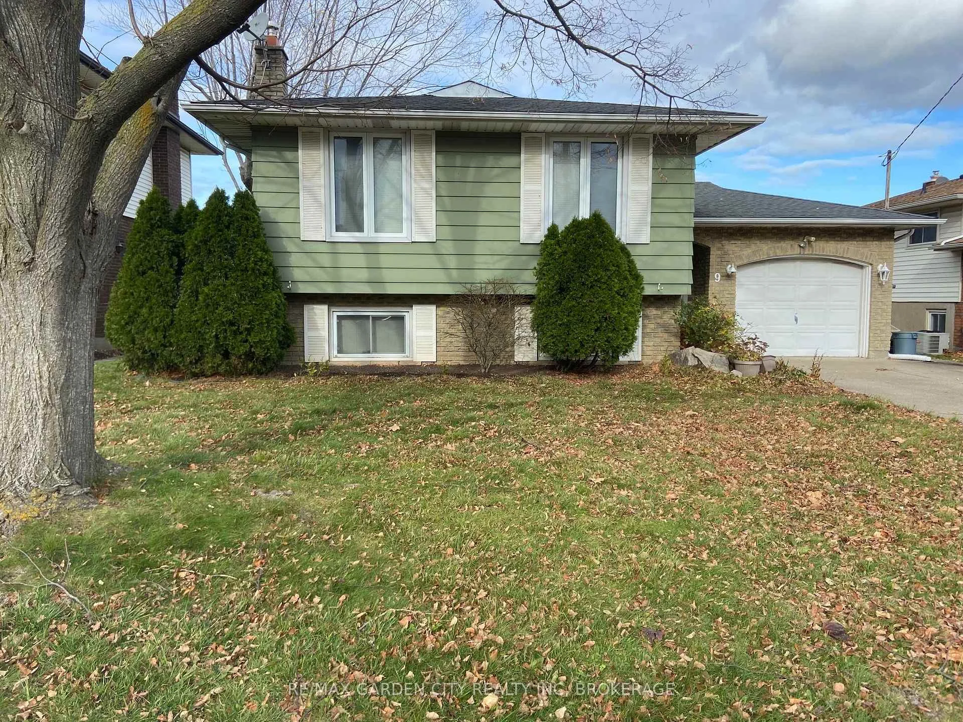 Photo 6 of Unit Upper, 9 Stonegate Drive, St. Catharines, Secord Woods — HOMEH
