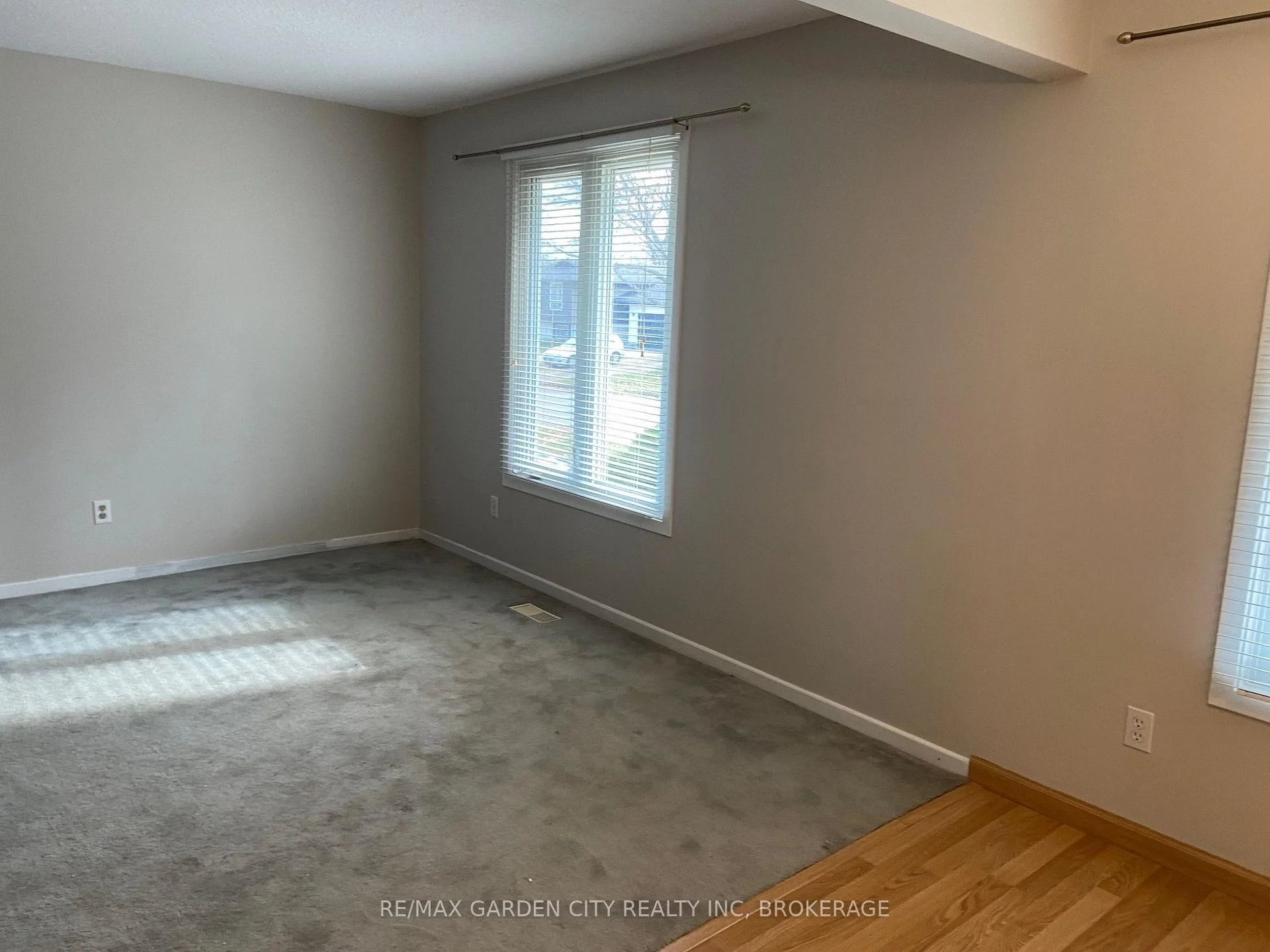 Photo 10 of Unit Upper, 9 Stonegate Drive, St. Catharines, Secord Woods — HOMEH