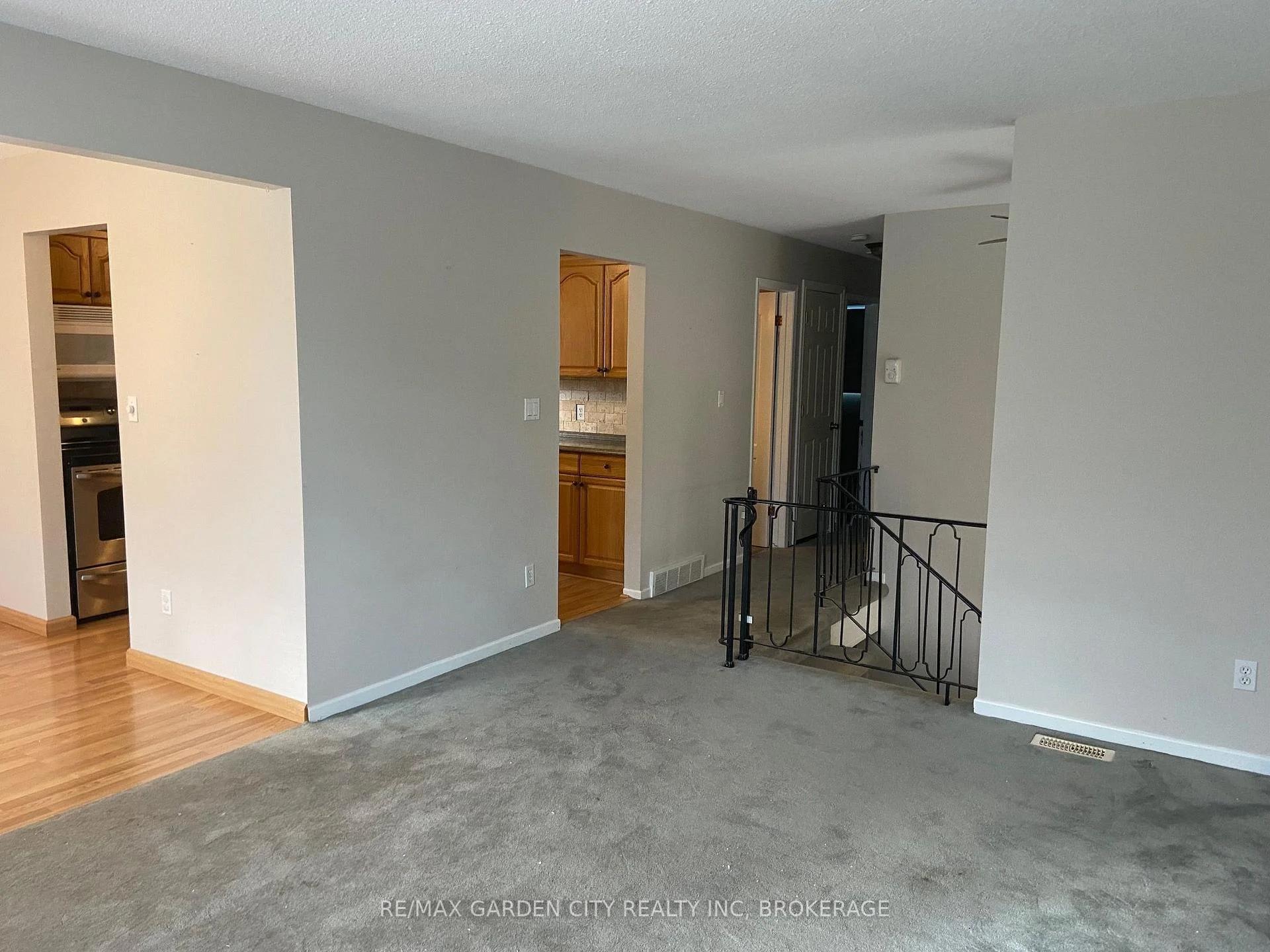Photo 17 of Unit Upper, 9 Stonegate Drive, St. Catharines, Secord Woods — HOMEH