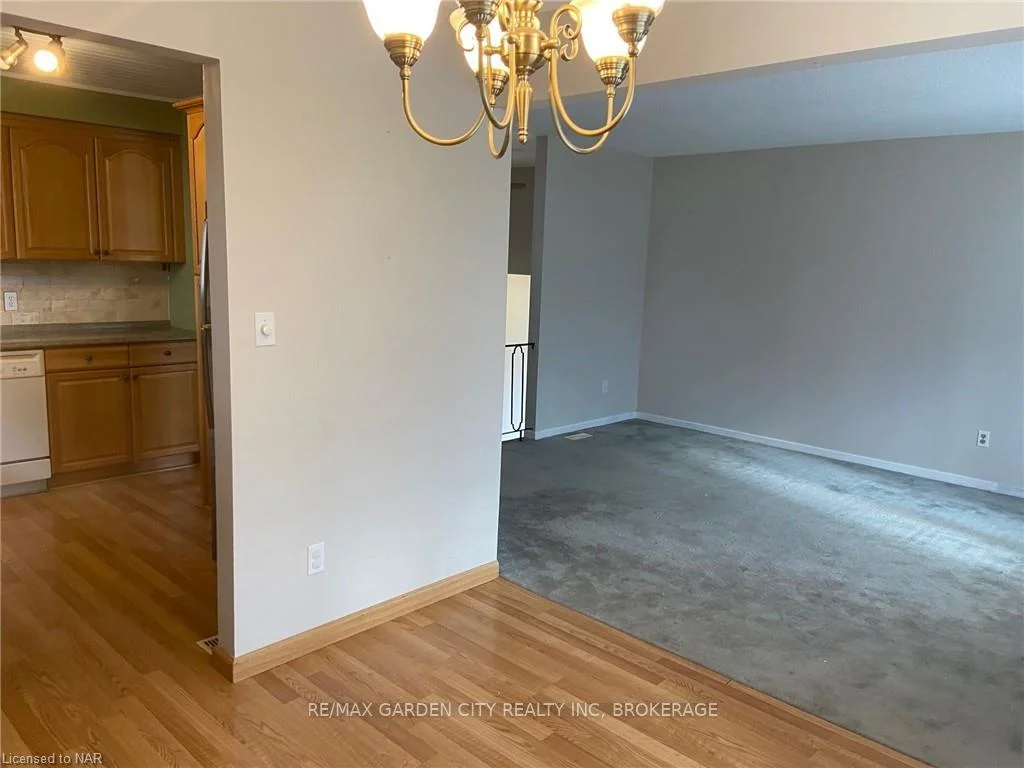Photo 23 of Unit Upper, 9 Stonegate Drive, St. Catharines, Secord Woods — HOMEH