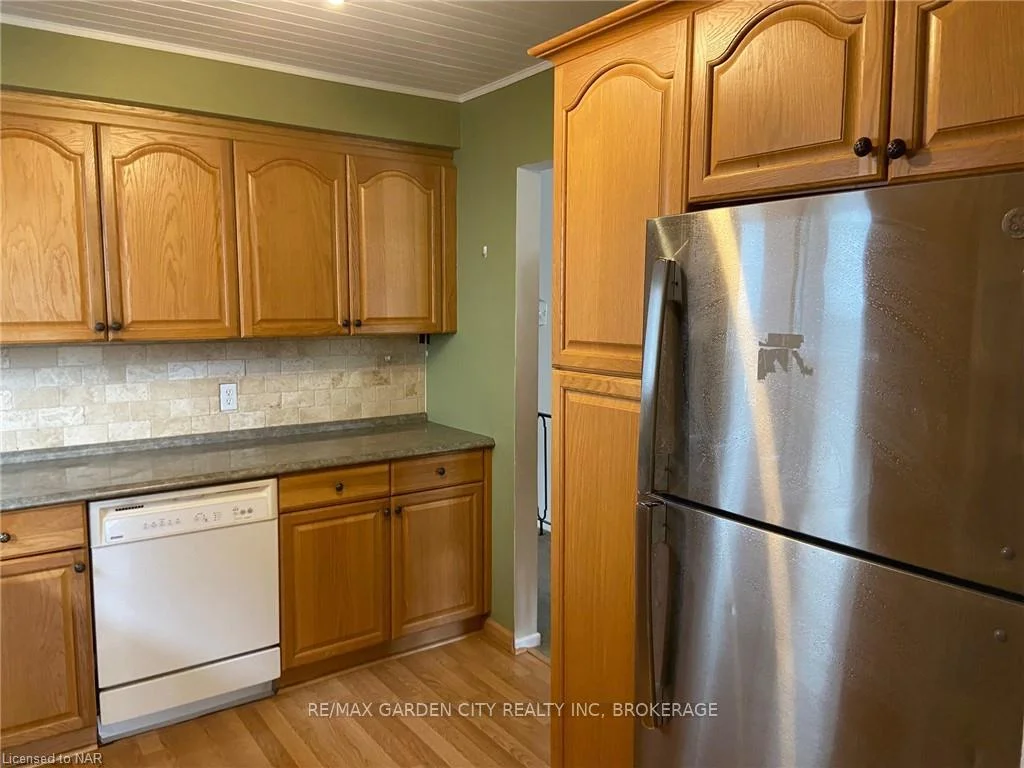 Photo 25 of Unit Upper, 9 Stonegate Drive, St. Catharines, Secord Woods — HOMEH