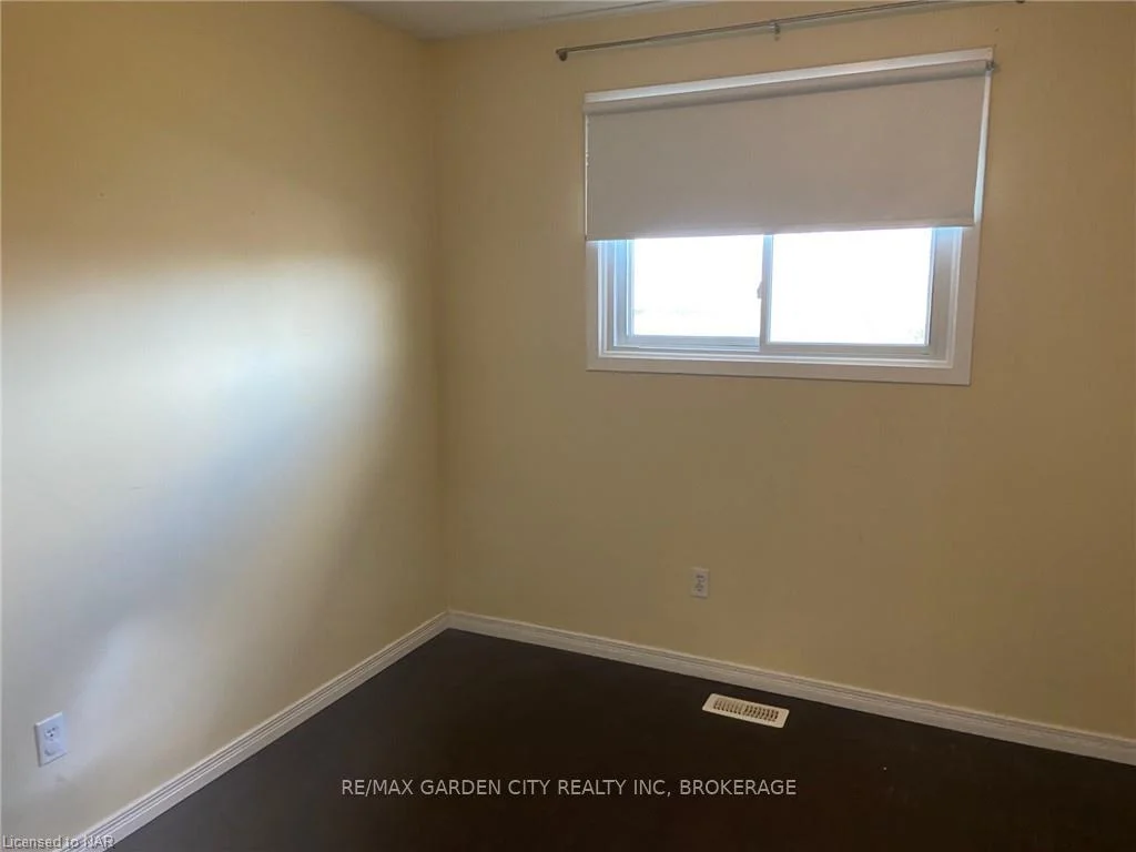Photo 41 of Unit Upper, 9 Stonegate Drive, St. Catharines, Secord Woods — HOMEH