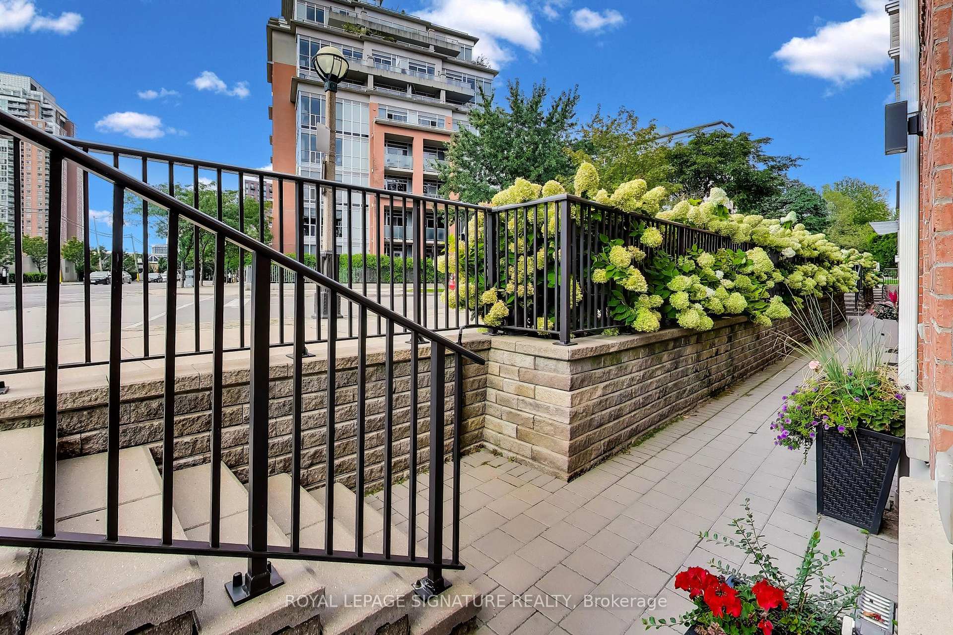 Photo 2 of 1 Crawford Street, Toronto, Niagara — HOMEH