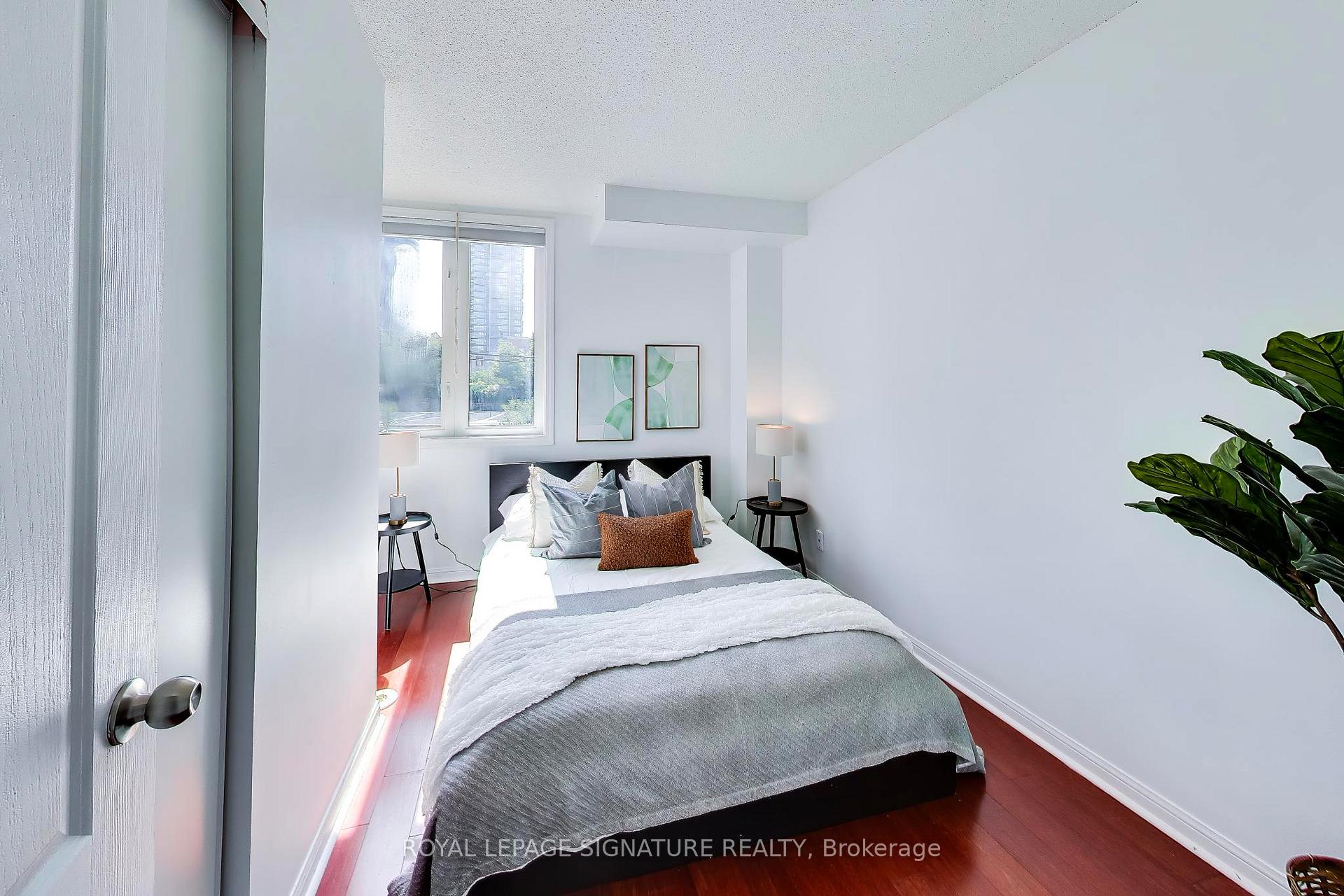 Photo 16 of 1 Crawford Street, Toronto, Niagara — HOMEH