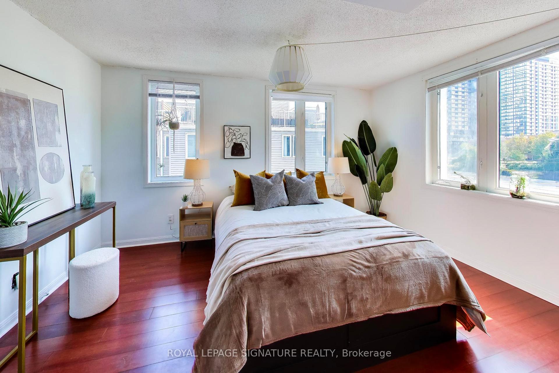 Photo 21 of 1 Crawford Street, Toronto, Niagara — HOMEH