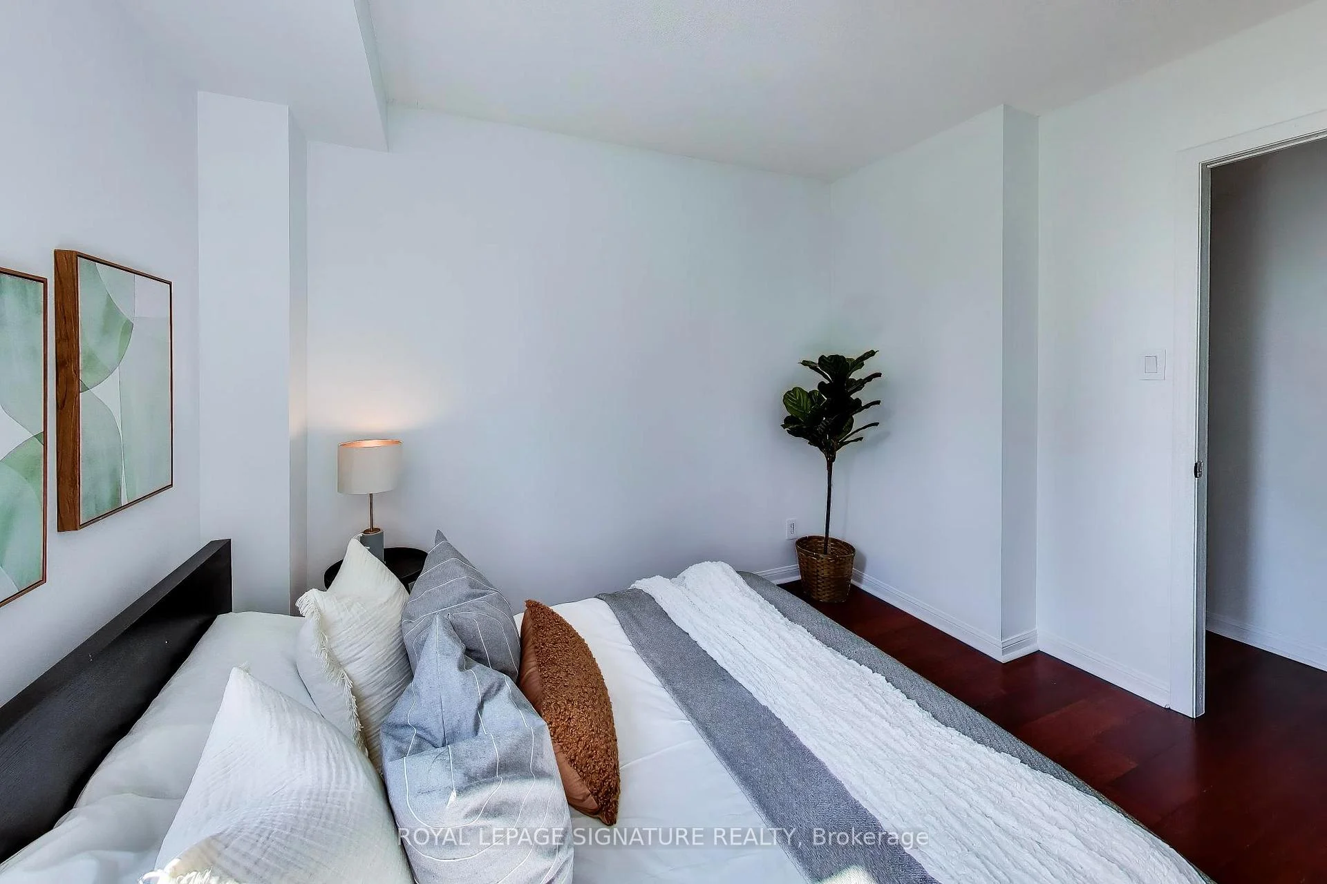 Photo 22 of 1 Crawford Street, Toronto, Niagara — HOMEH