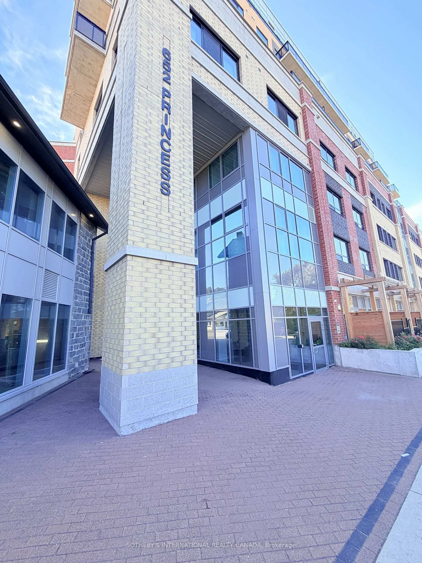 Photo 3 of Unit 520, 652 Princess Street, Kingston, Central City East — HOMEH