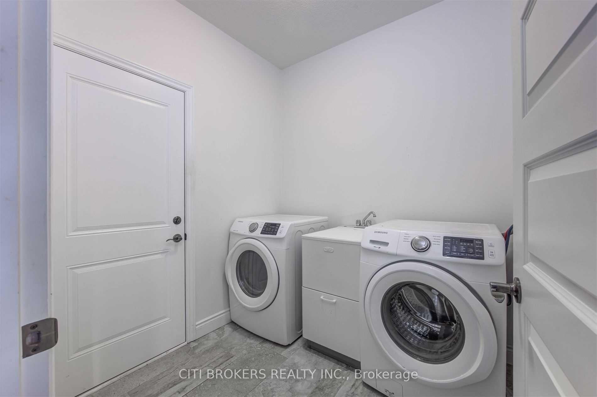 Photo 5 of 1562 Noah Bend, London, North I — HOMEH