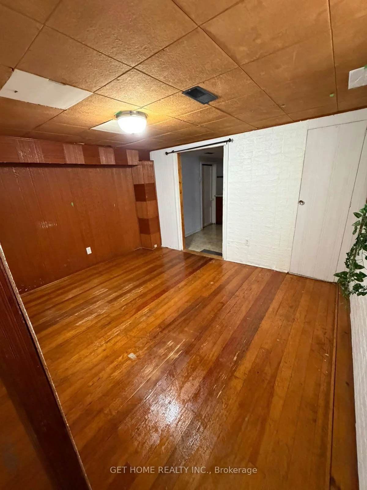 Photo 3 of Unit Basement, 105 St Hubert Avenue, Toronto, East York — HOMEH