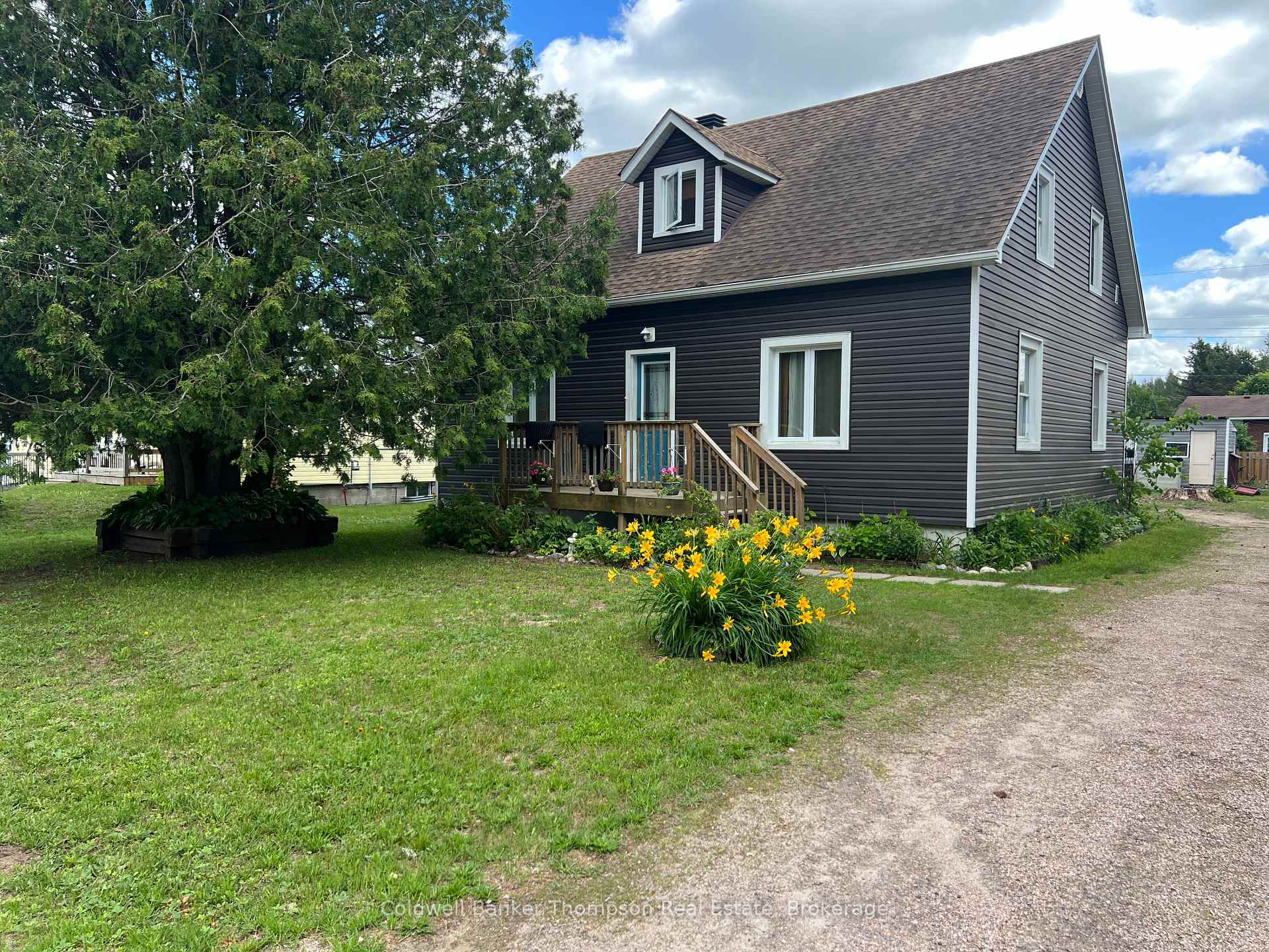Photo of 157 Ottawa Avenue