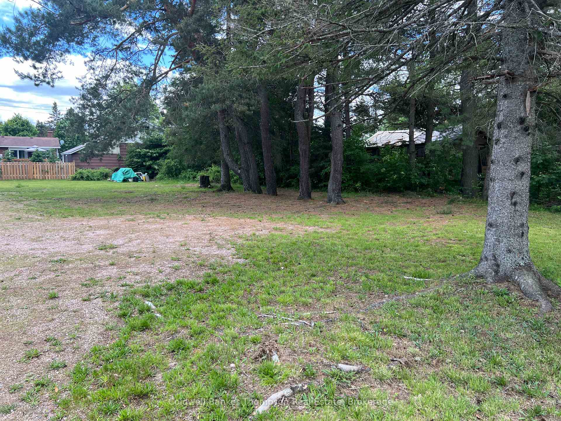 Photo 3 of 157 Ottawa Avenue, Machar — HOMEH