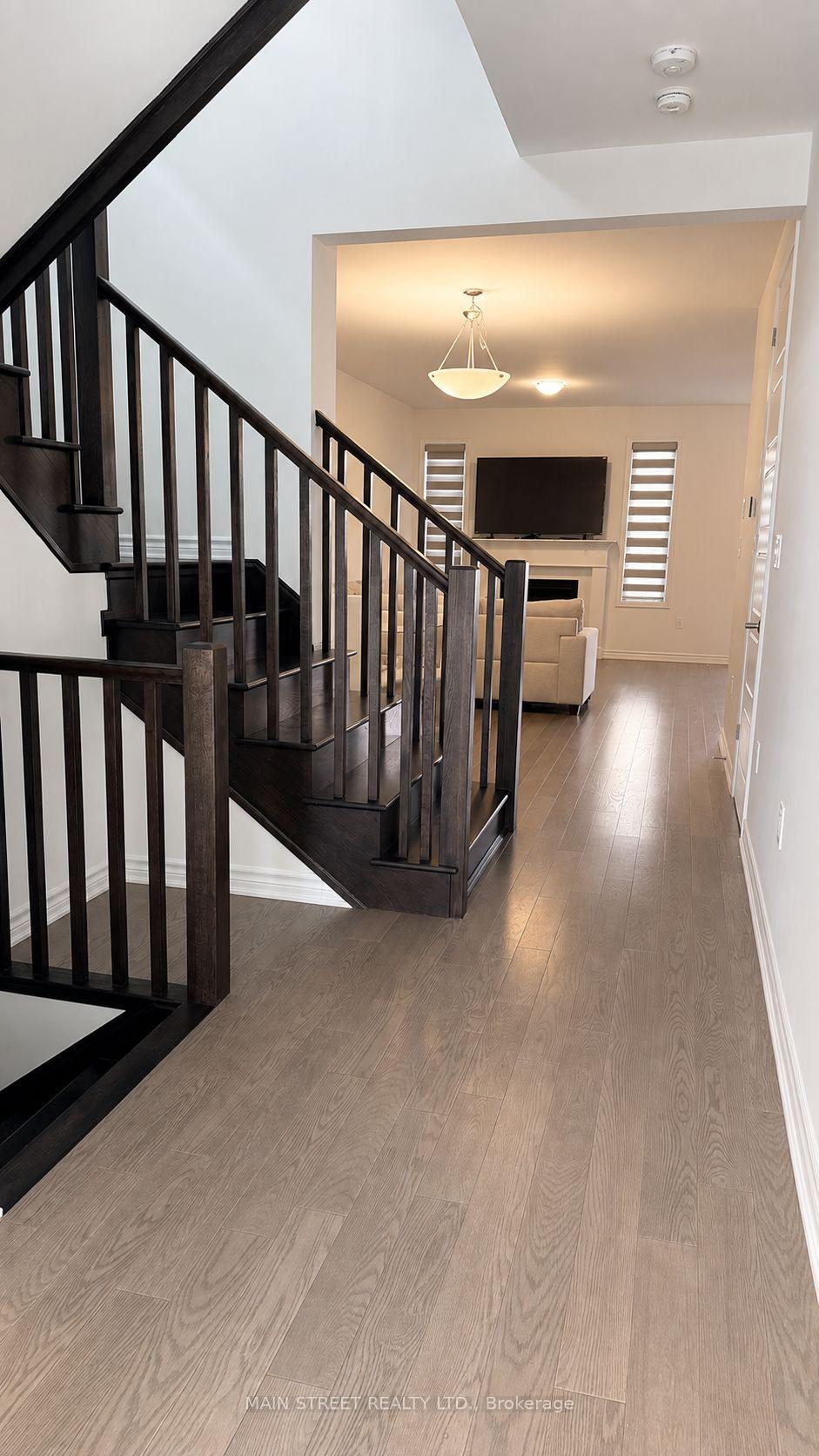 Photo 5 of 1253 Muskoka Heights, Milton, Bowes — HOMEH