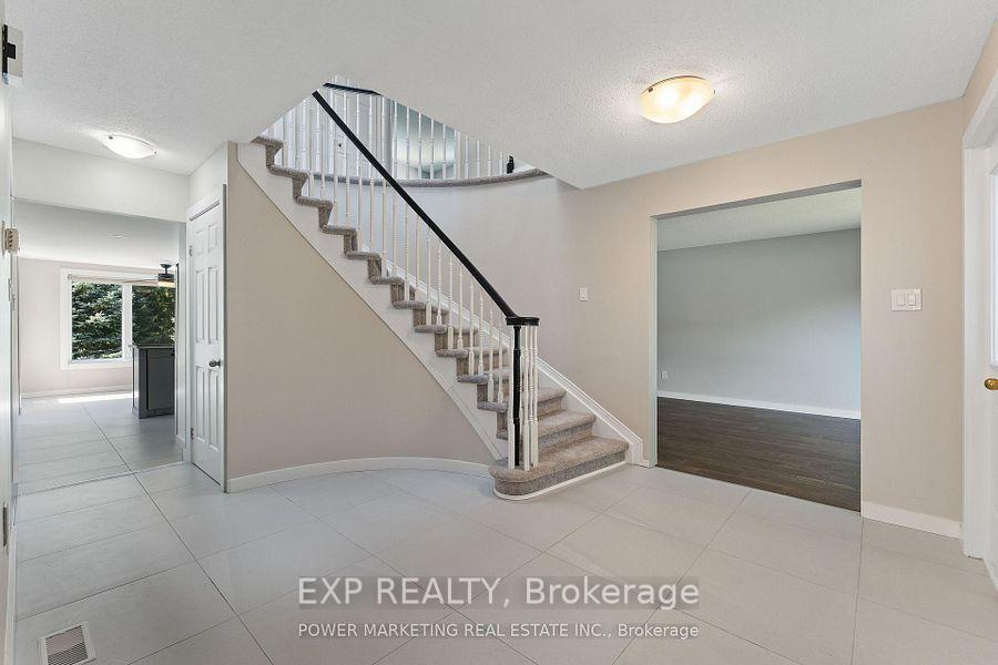 Photo 6 of 5722 Kemplane Court, Ottawa, Blackburn Hamlet (South) — HOMEH