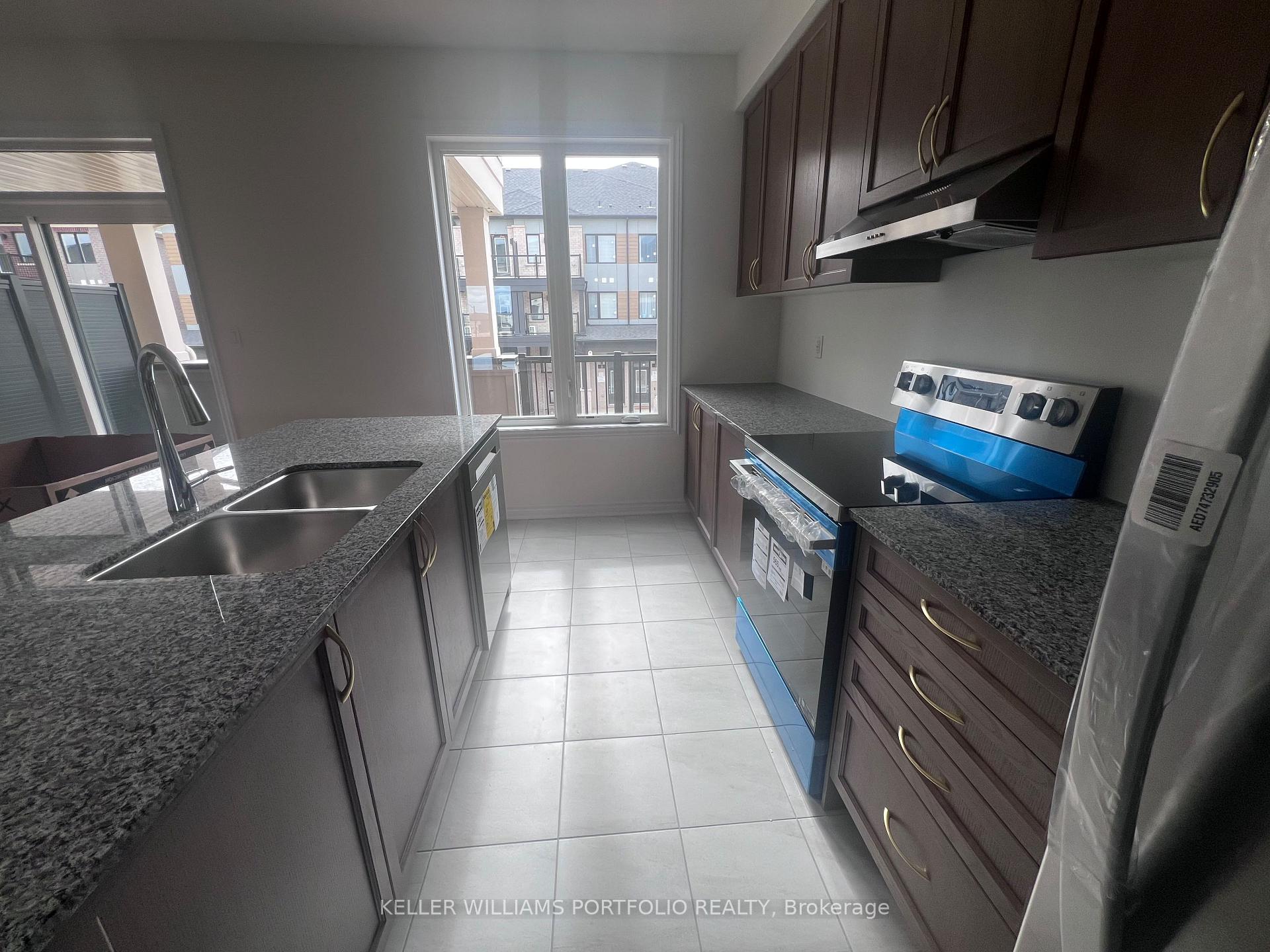 Photo 5 of Unit Upper, 8 Thornbird Crescent, Brampton, Northwest Brampton — HOMEH