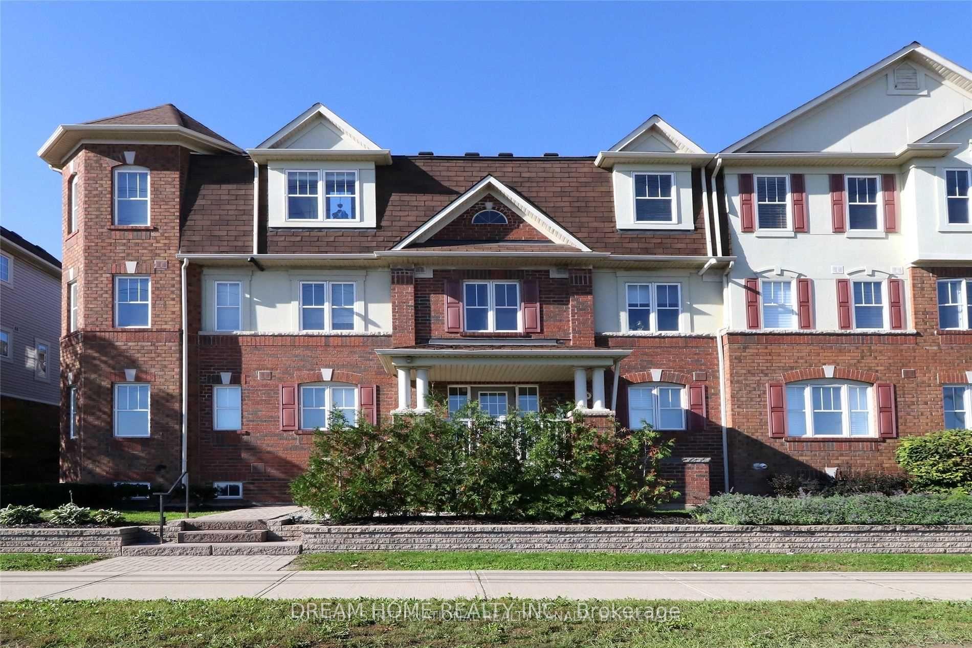 Front of Unit 3, 605 Dundas Street W