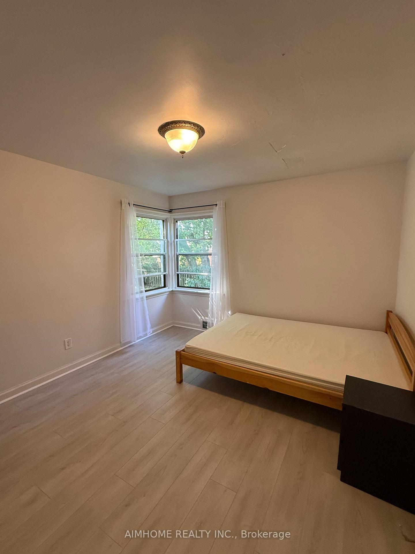 Photo 4 of Unit #2, 1218 Warden Avenue, Scarborough, Wexford-Maryvale — HOMEH