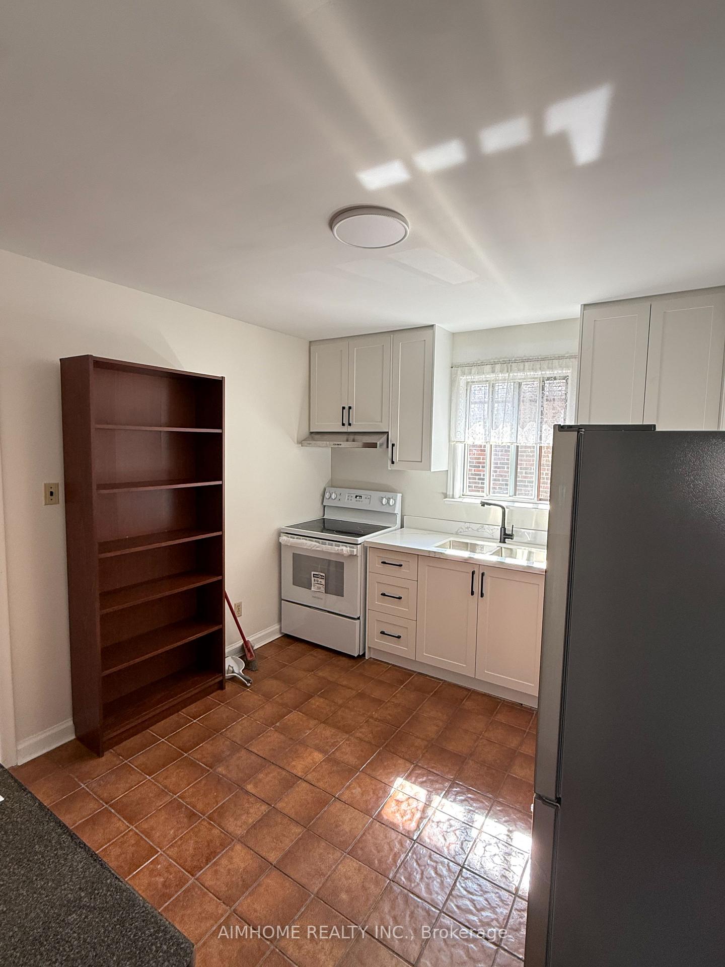 Photo 7 of Unit #2, 1218 Warden Avenue, Scarborough, Wexford-Maryvale — HOMEH