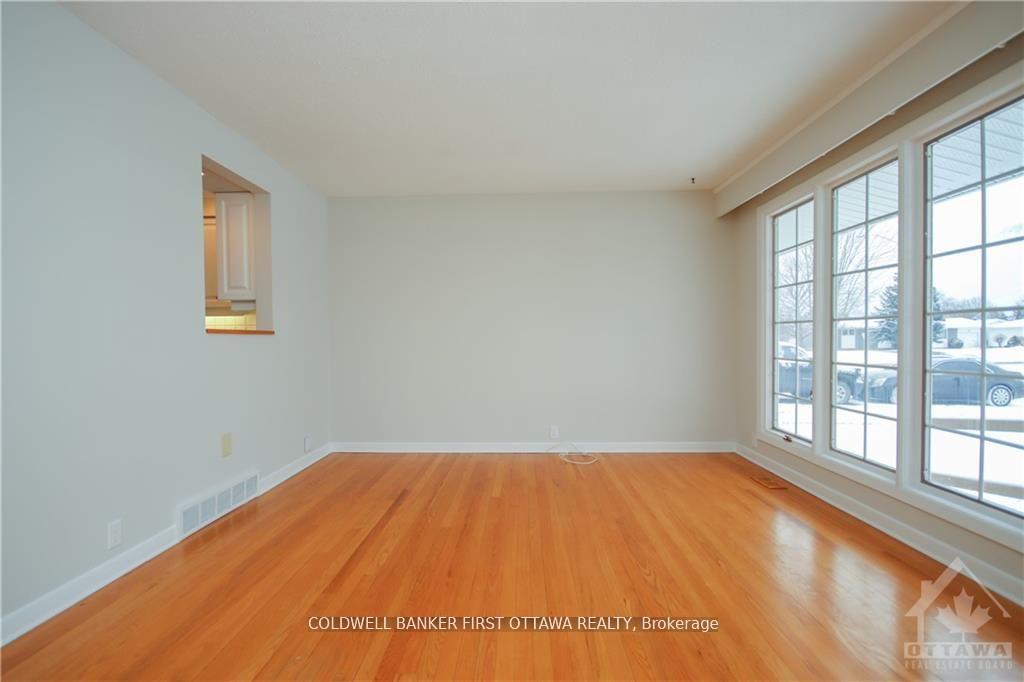 Photo 3 of 74 Hilliard Avenue, Ottawa, City View/Skyline/Fisher Heights/Parkwood Hills — HOMEH