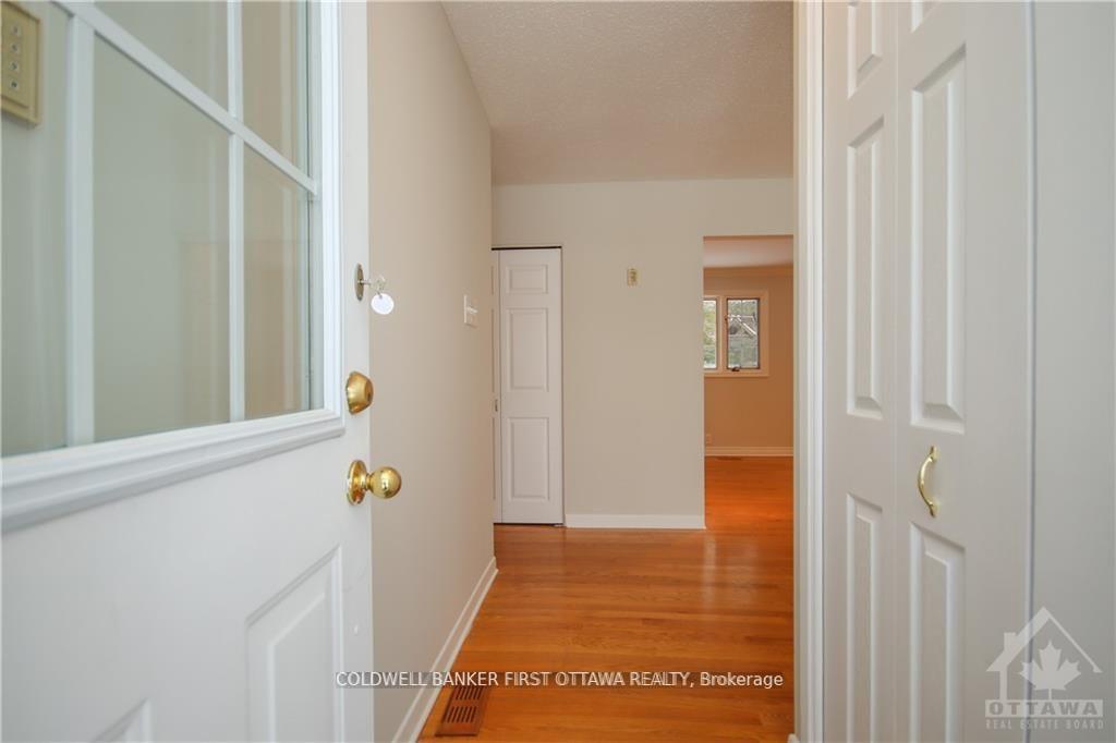 Photo 4 of 74 Hilliard Avenue, Ottawa, City View/Skyline/Fisher Heights/Parkwood Hills — HOMEH