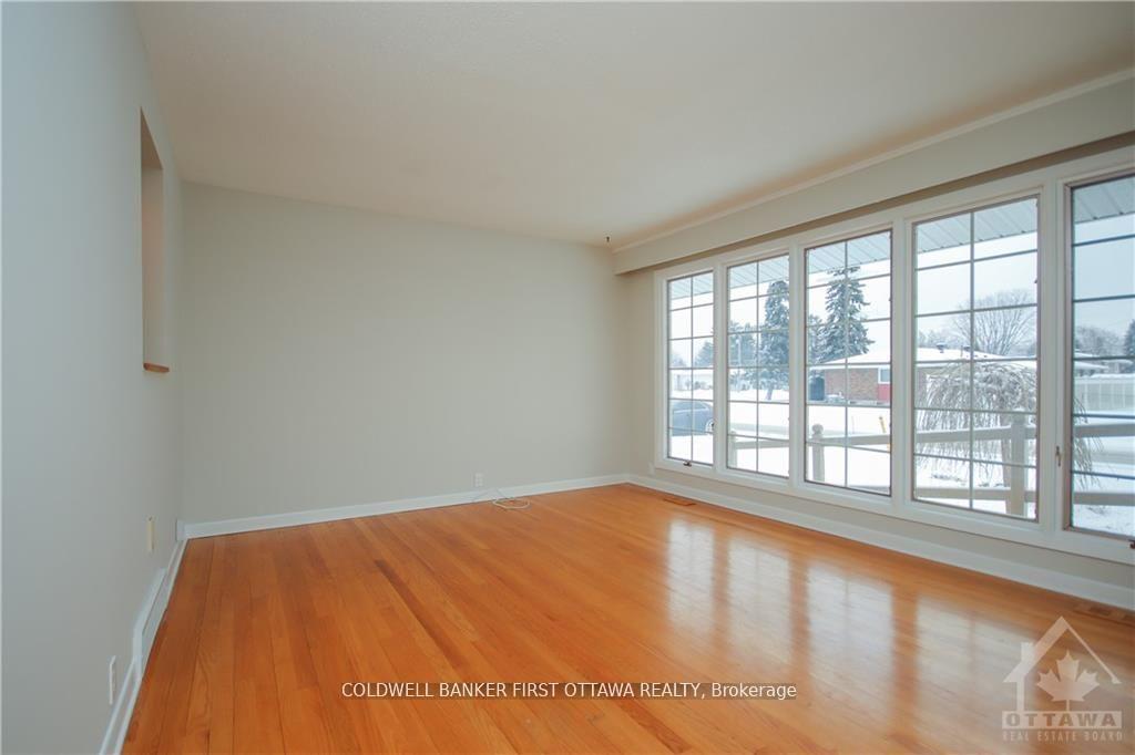 Photo 5 of 74 Hilliard Avenue, Ottawa, City View/Skyline/Fisher Heights/Parkwood Hills — HOMEH