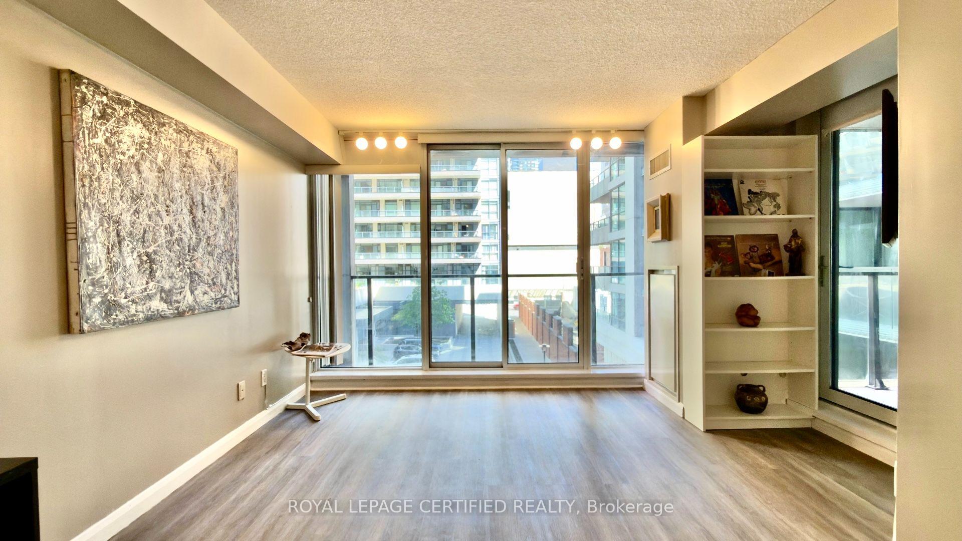 Photo 5 of Unit 552, 111 Elizabeth Street, Toronto, Bay Street Corridor — HOMEH