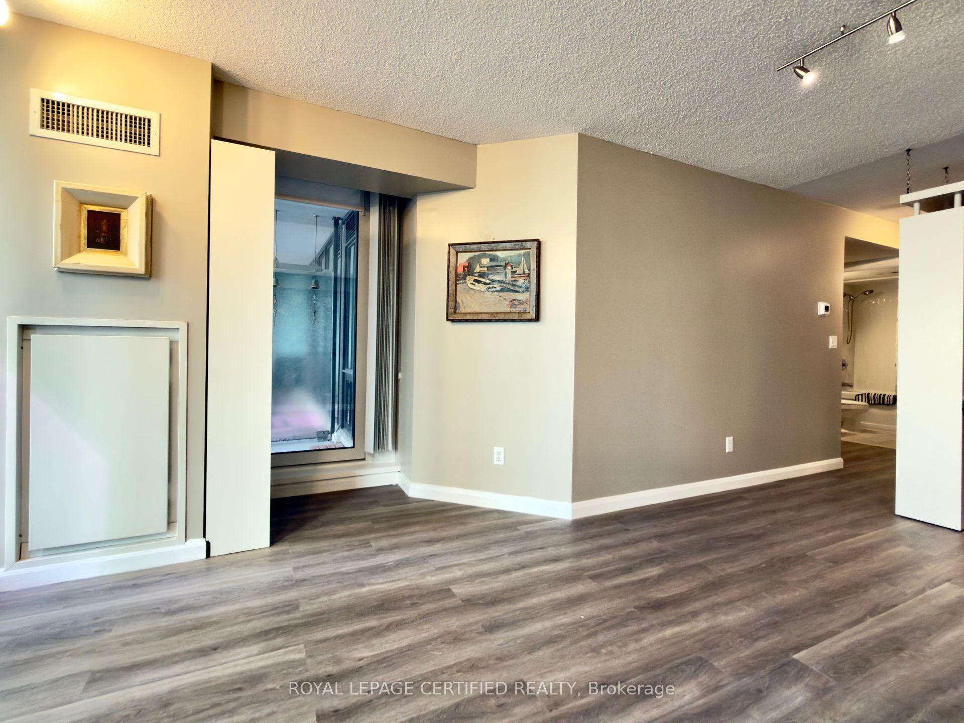 Photo 8 of Unit 552, 111 Elizabeth Street, Toronto, Bay Street Corridor — HOMEH