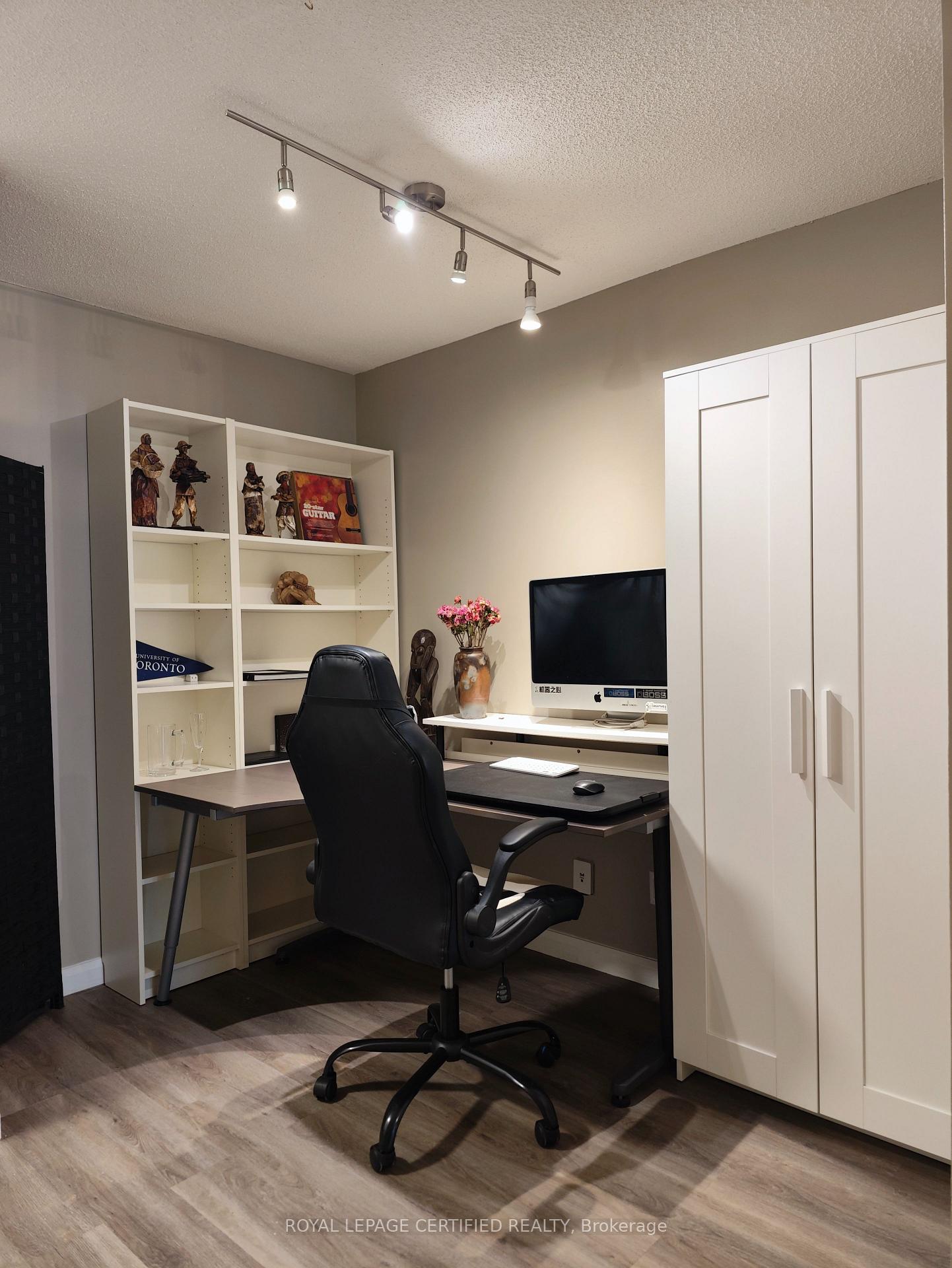 Photo 16 of Unit 552, 111 Elizabeth Street, Toronto, Bay Street Corridor — HOMEH