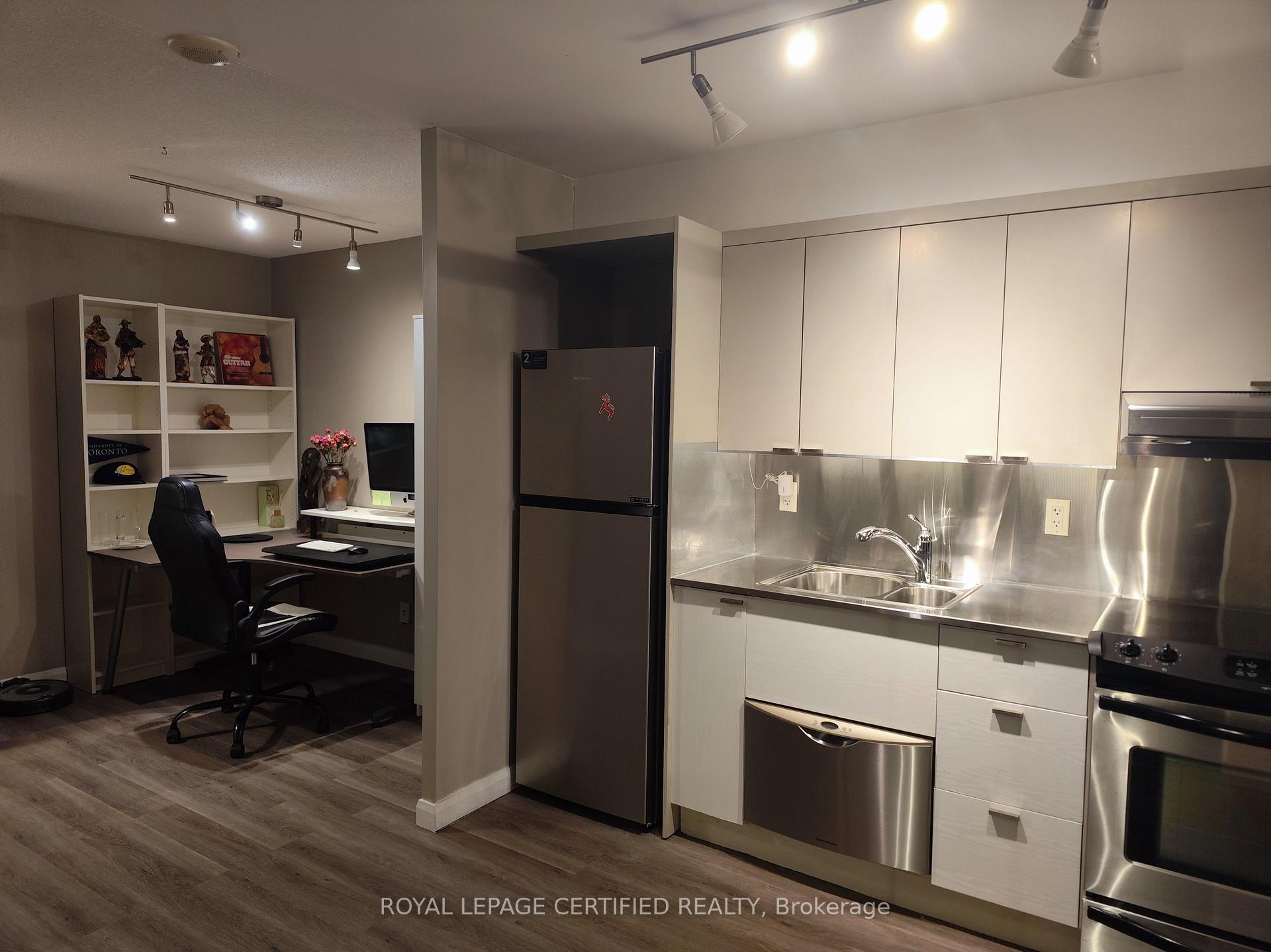 Photo 18 of Unit 552, 111 Elizabeth Street, Toronto, Bay Street Corridor — HOMEH