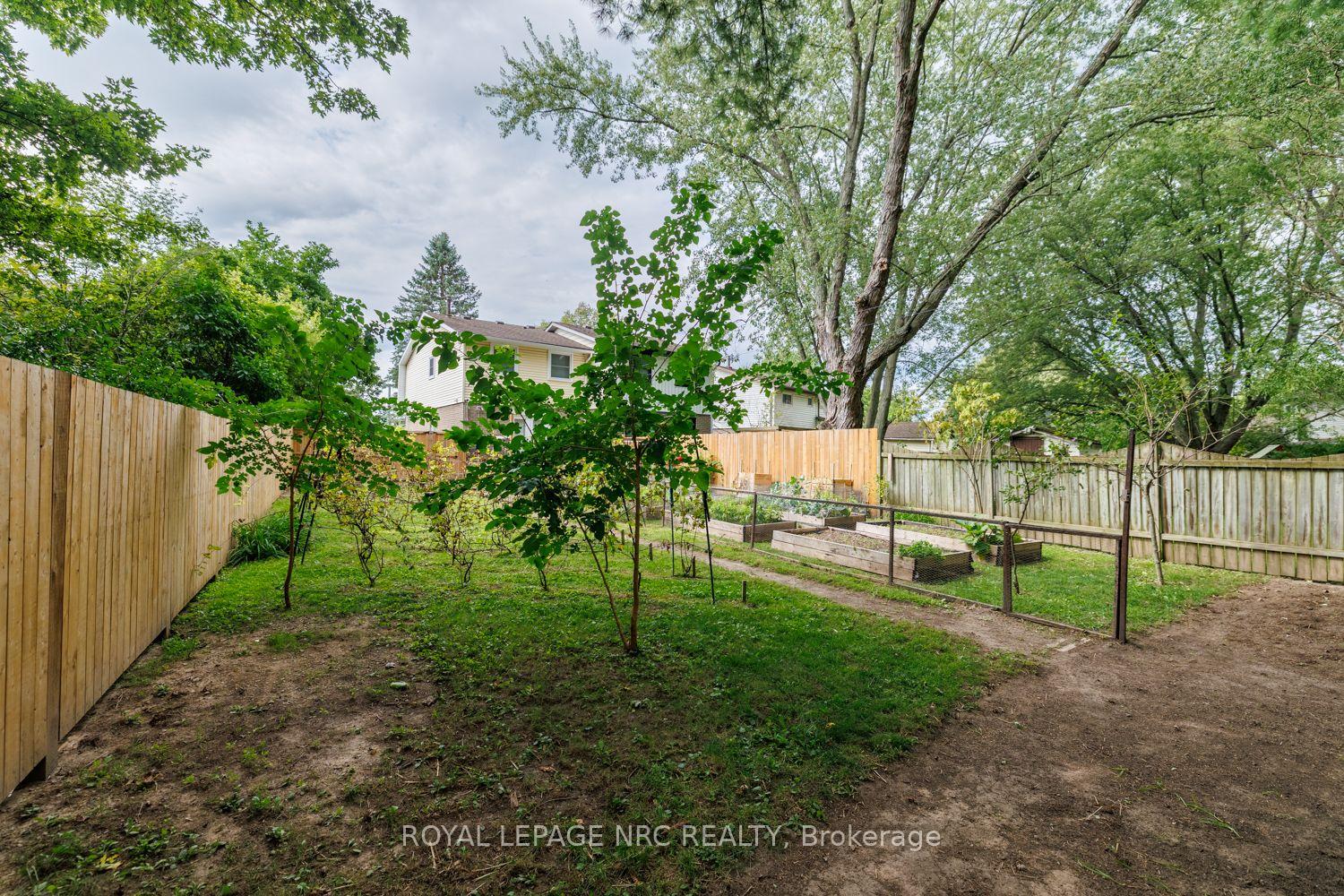 Photo 8 of 46 Graystone Crescent, Welland, N. Welland — HOMEH