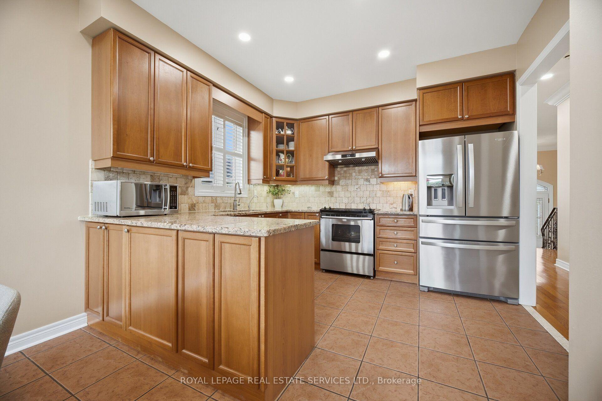 Photo 23 of 3057 Portree Crescent, Oakville, Bronte Creek — HOMEH