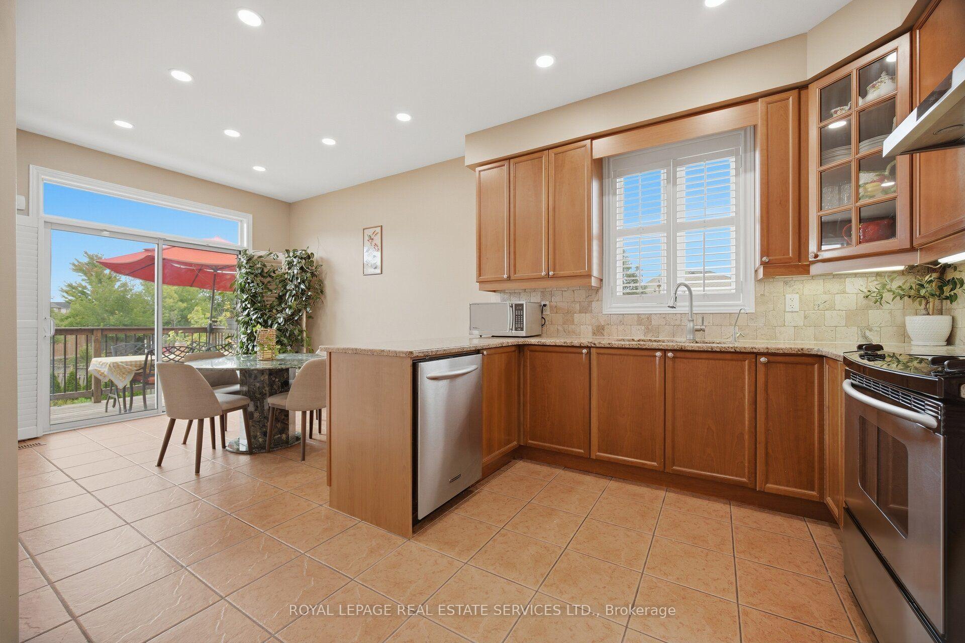Photo 31 of 3057 Portree Crescent, Oakville, Bronte Creek — HOMEH