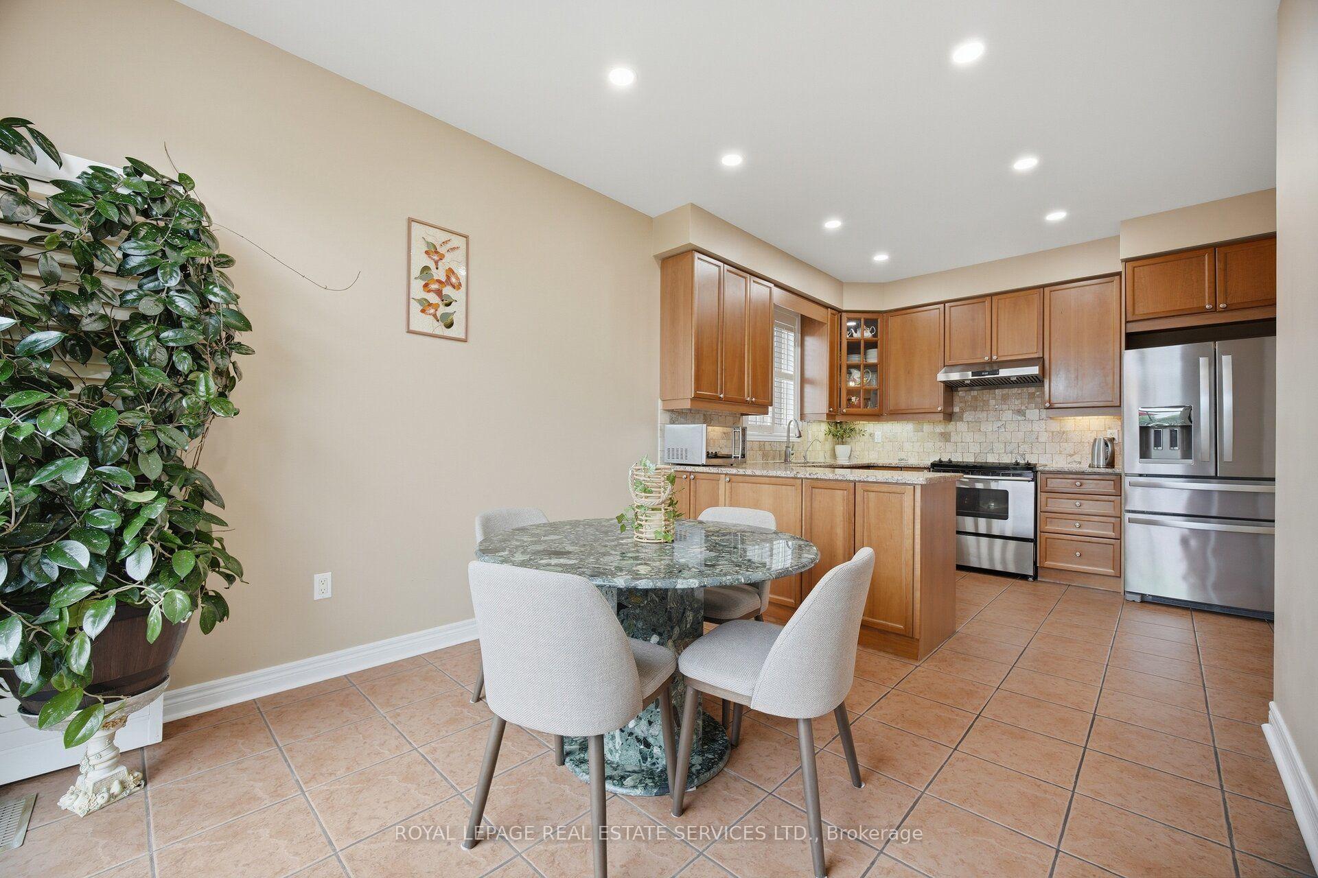 Photo 33 of 3057 Portree Crescent, Oakville, Bronte Creek — HOMEH