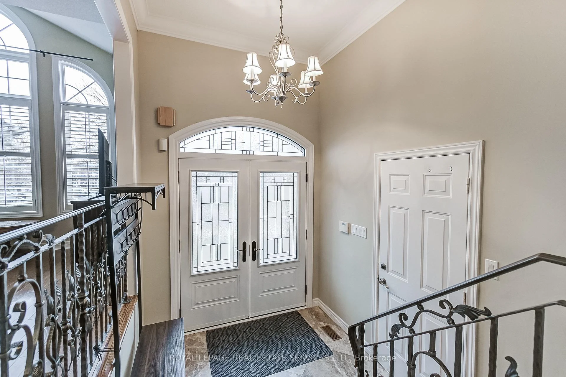 Photo 4 of 3057 Portree Crescent, Oakville, Bronte Creek — HOMEH