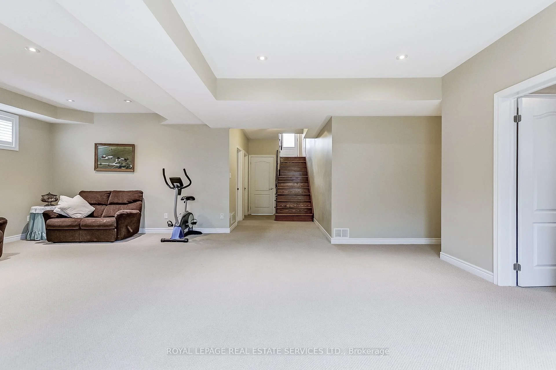 Photo 40 of 3057 Portree Crescent, Oakville, Bronte Creek — HOMEH