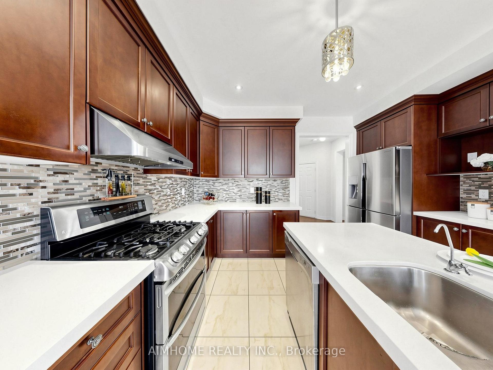 Photo 9 of 664 Mcgregor Farm Trail, Newmarket, Glenway Estates — HOMEH