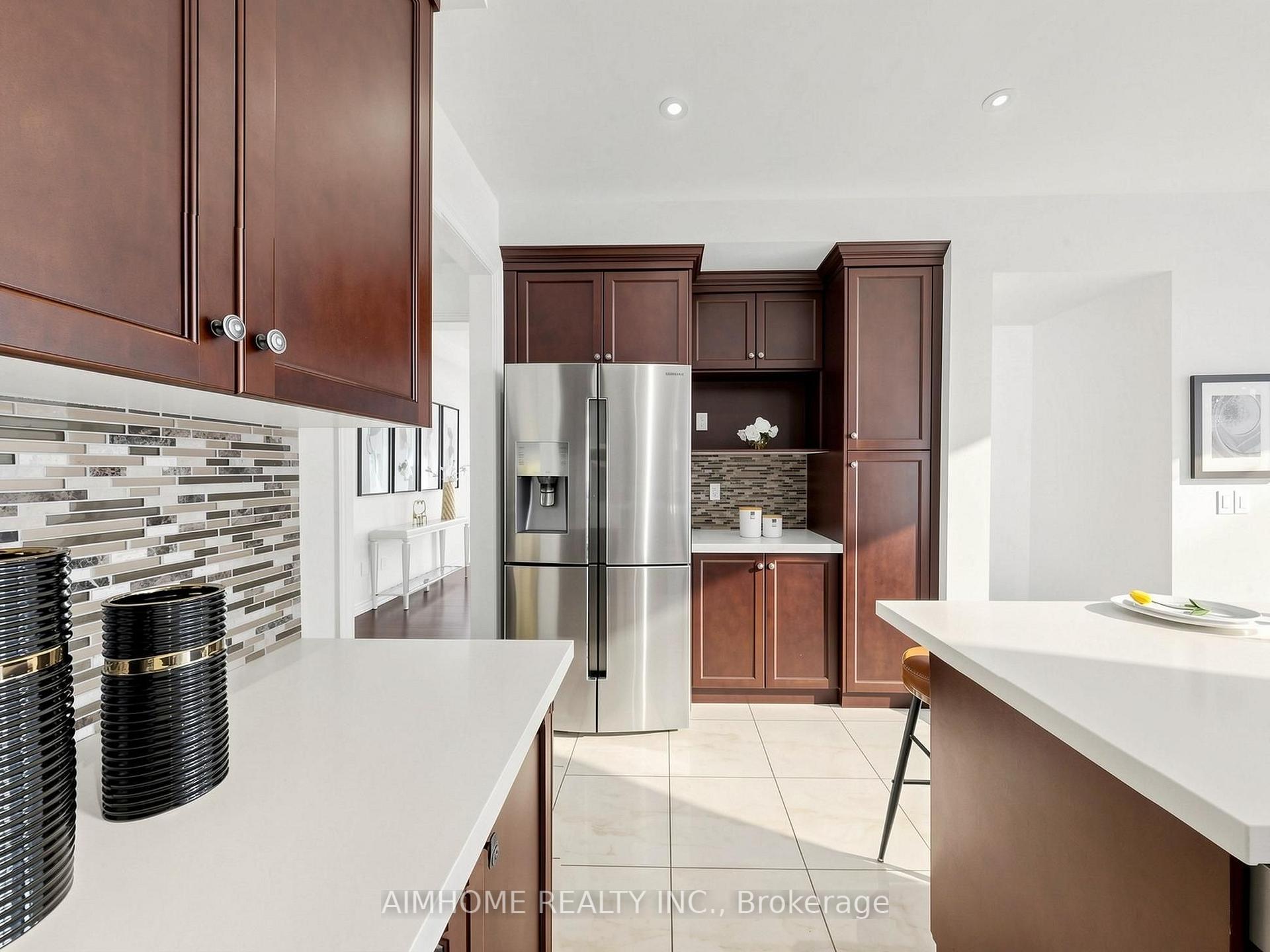 Photo 10 of 664 Mcgregor Farm Trail, Newmarket, Glenway Estates — HOMEH