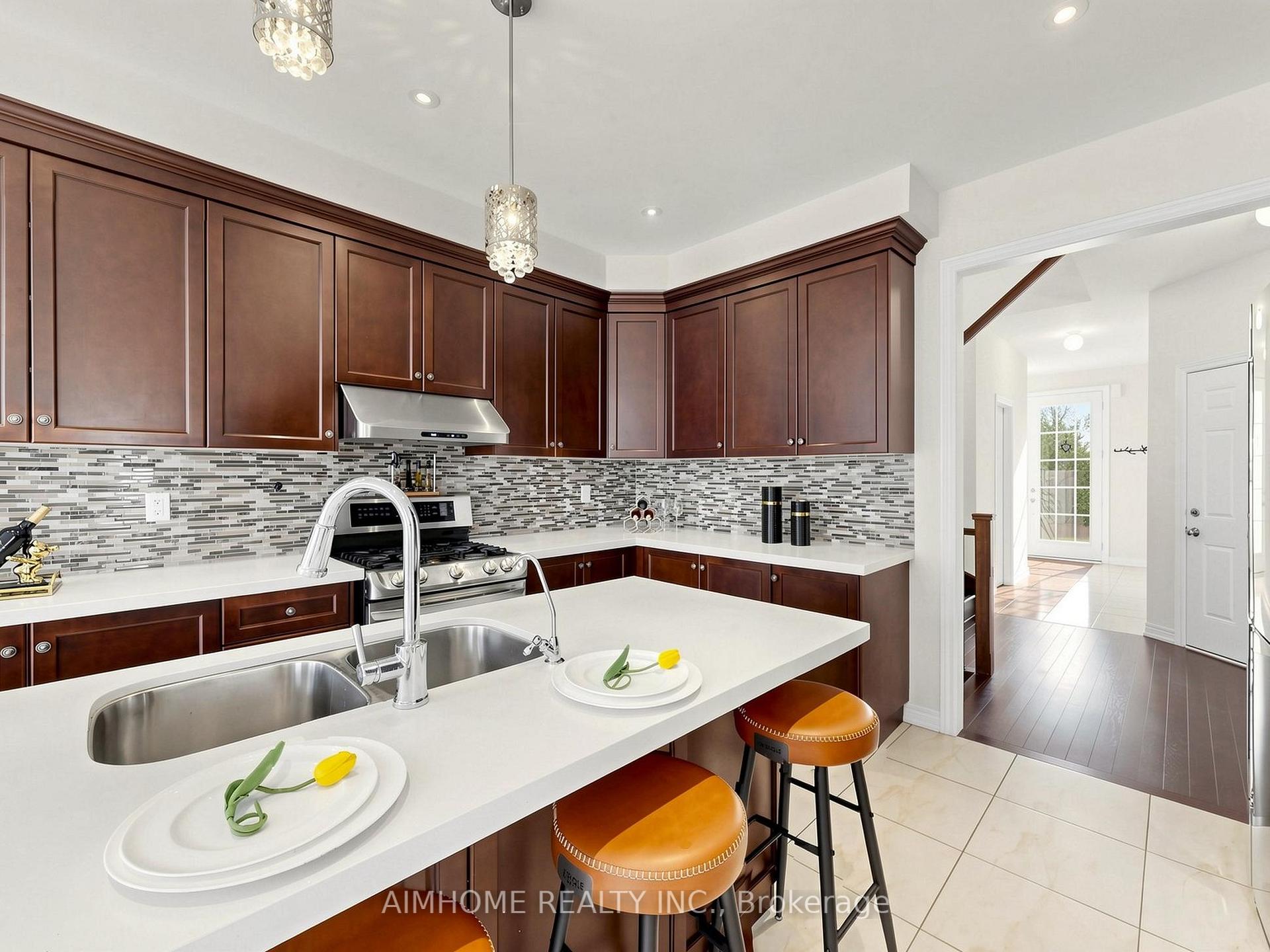 Photo 14 of 664 Mcgregor Farm Trail, Newmarket, Glenway Estates — HOMEH