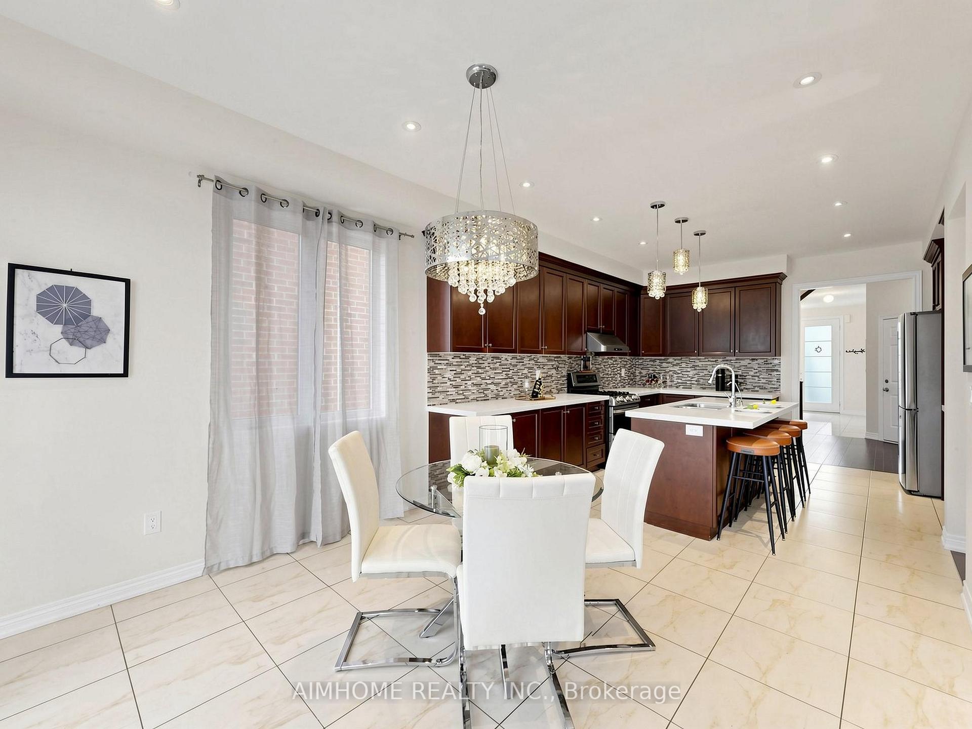 Photo 15 of 664 Mcgregor Farm Trail, Newmarket, Glenway Estates — HOMEH