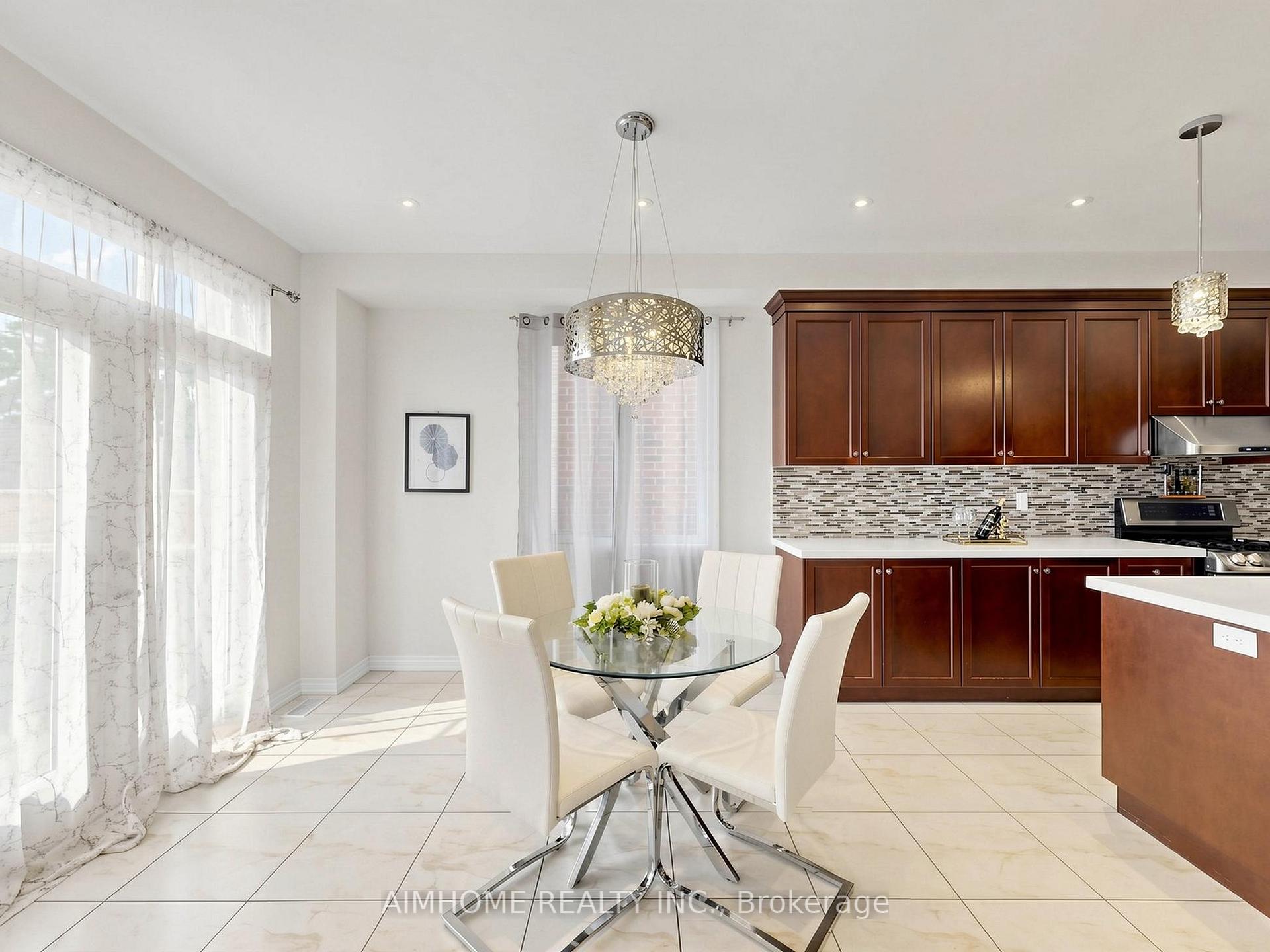Photo 18 of 664 Mcgregor Farm Trail, Newmarket, Glenway Estates — HOMEH