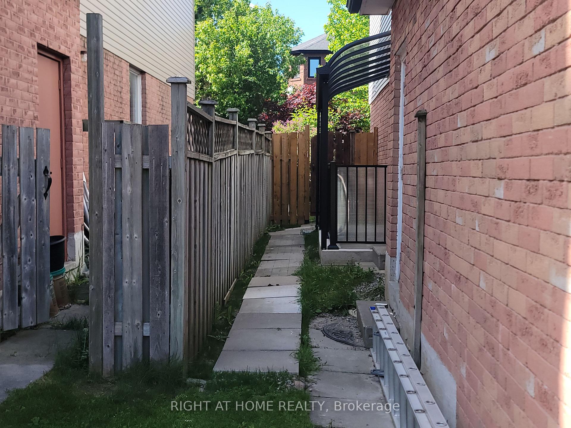 Photo 2 of Unit Basement, 70 Lipton Crescent, Whitby, Pringle Creek — HOMEH