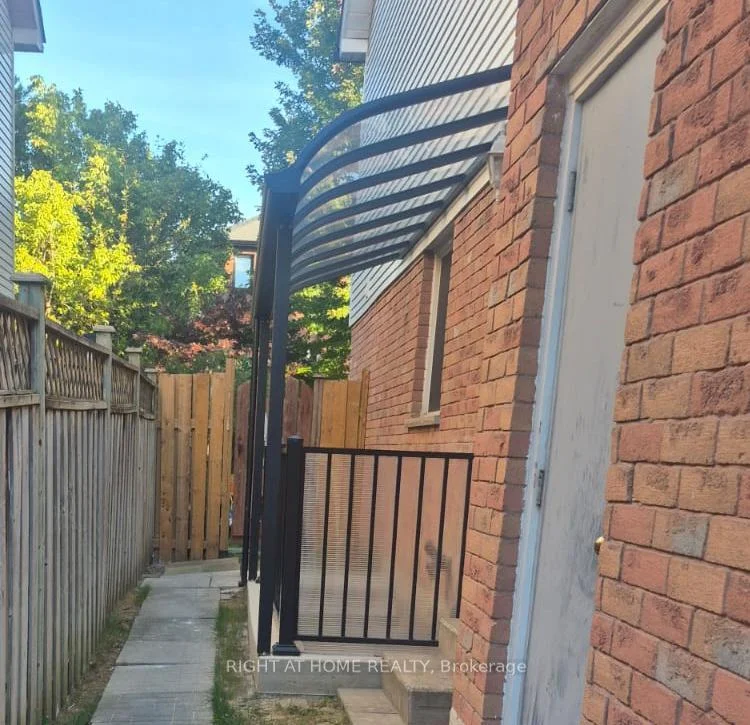 Photo 4 of Unit Basement, 70 Lipton Crescent, Whitby, Pringle Creek — HOMEH