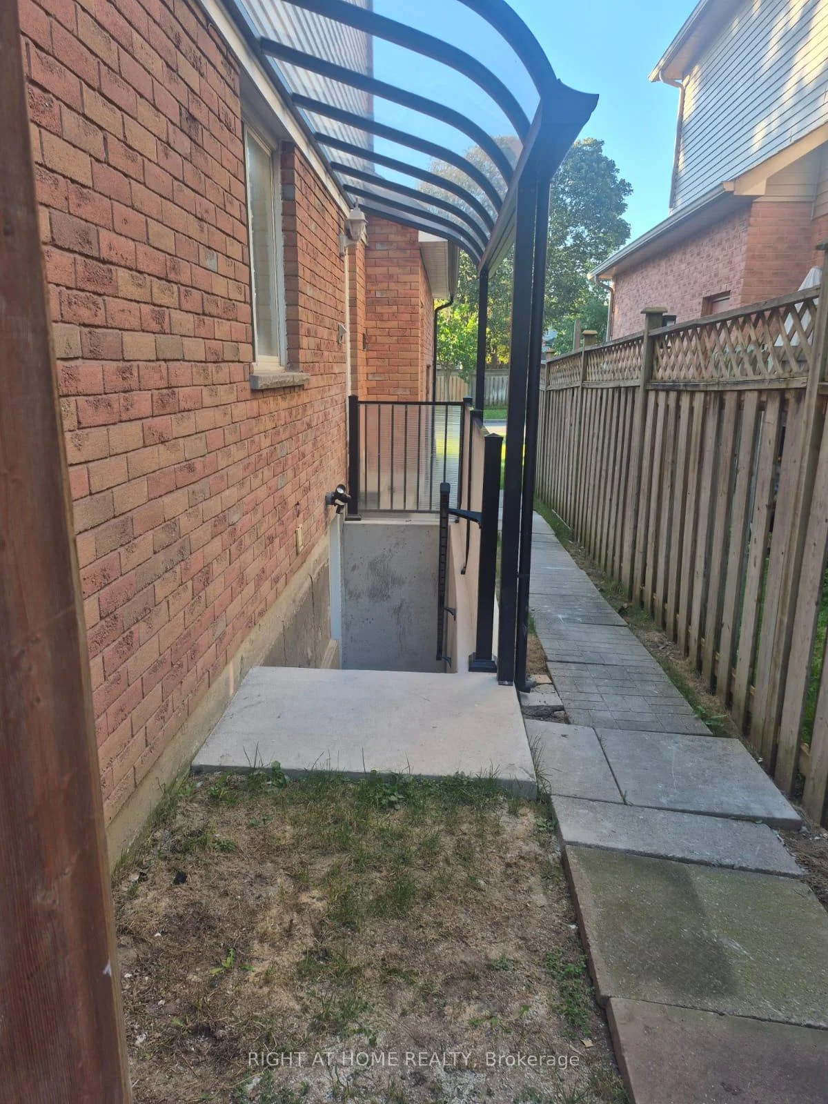Photo 5 of Unit Basement, 70 Lipton Crescent, Whitby, Pringle Creek — HOMEH