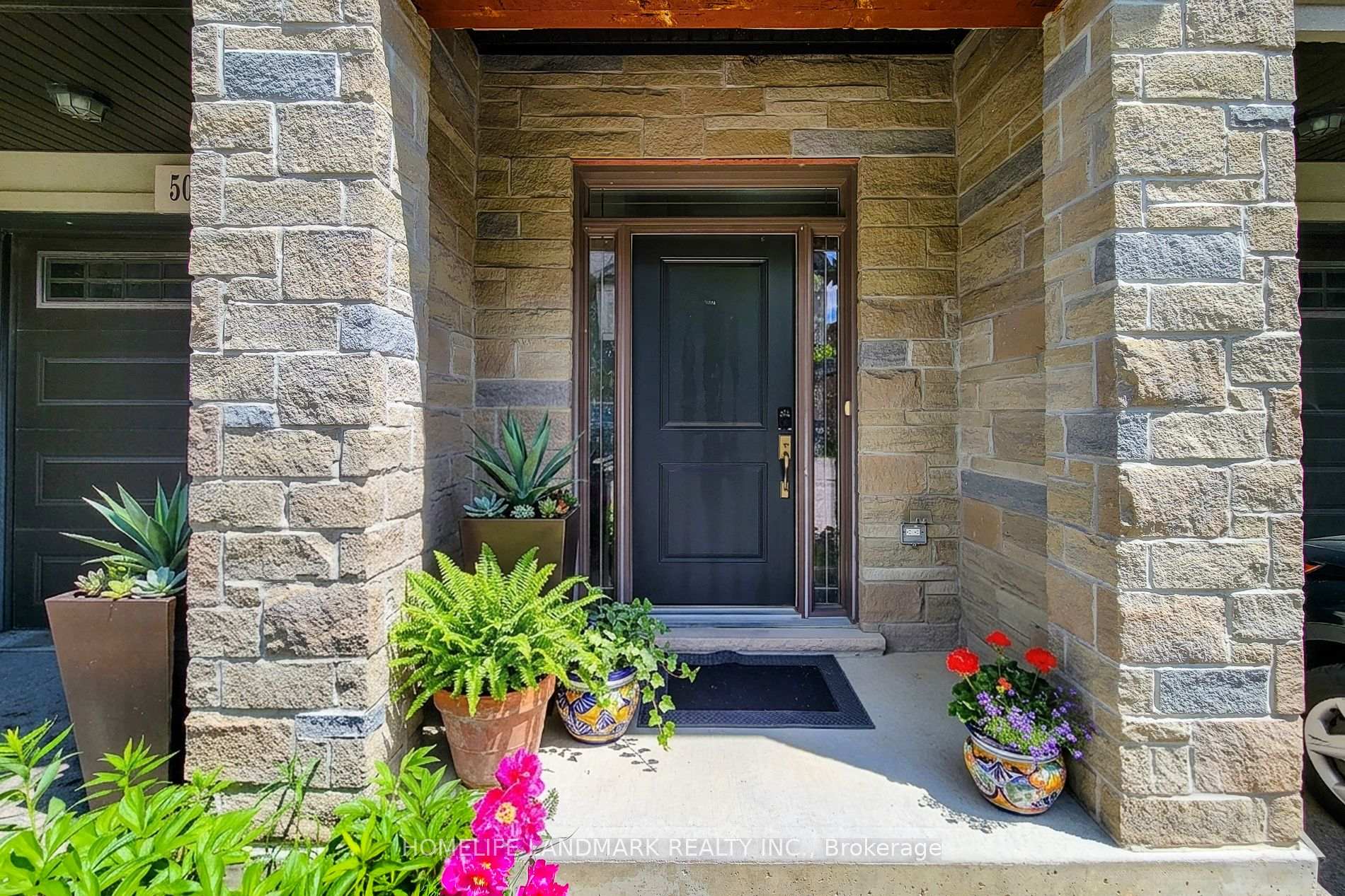 Photo 3 of 52 Sonoma Valley Crescent, Hamilton, Mewburn — HOMEH
