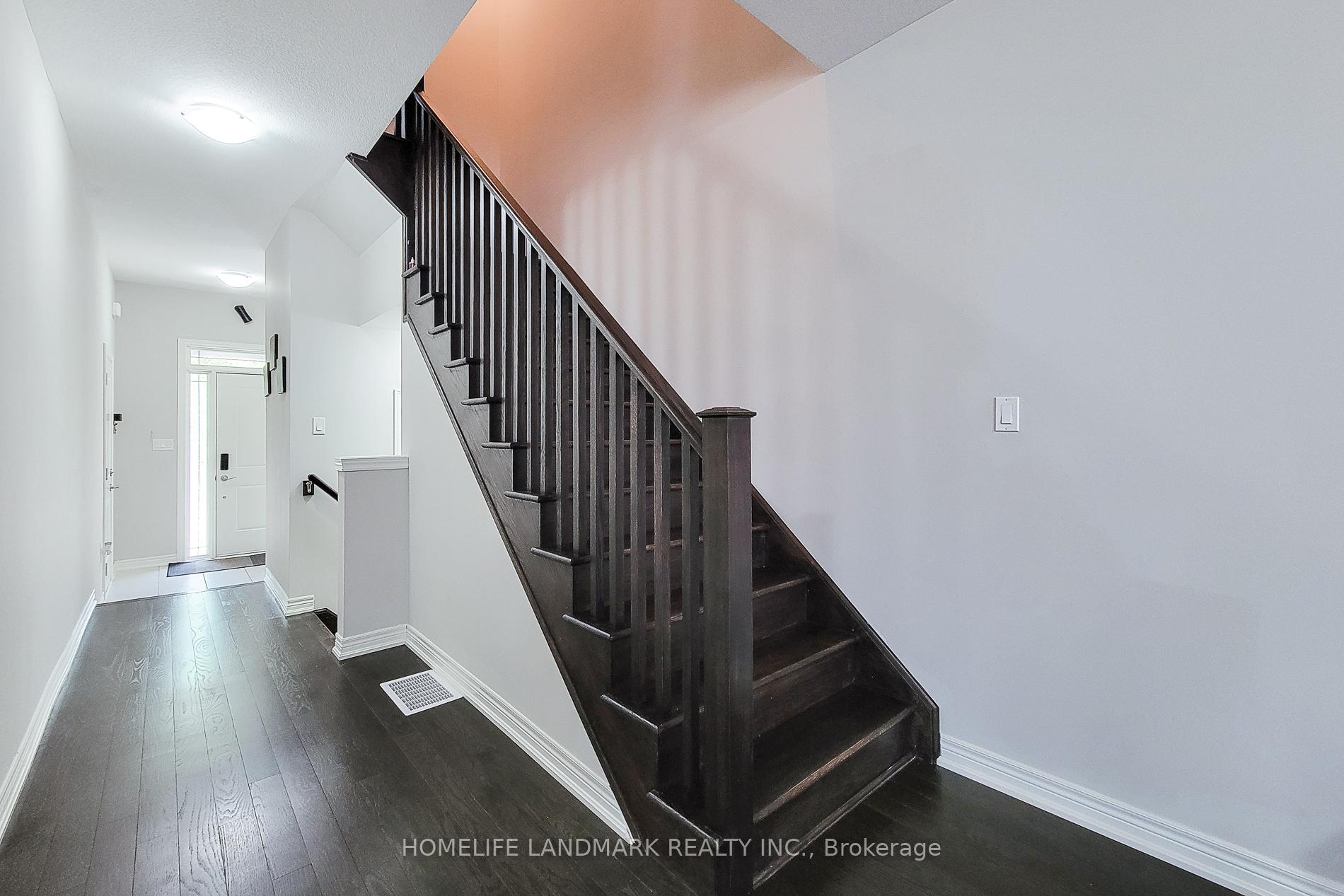 Photo 17 of 52 Sonoma Valley Crescent, Hamilton, Mewburn — HOMEH