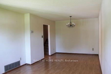 Photo 3 of 31 Manitou Crescent, Brampton, Central Park — HOMEH