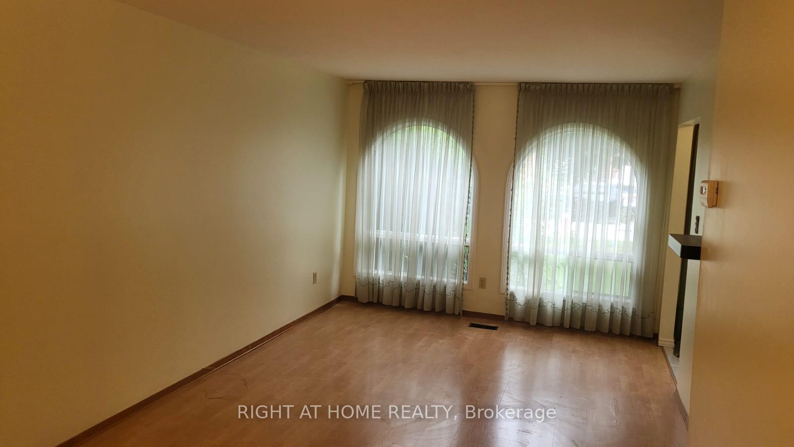 Photo 5 of 31 Manitou Crescent, Brampton, Central Park — HOMEH