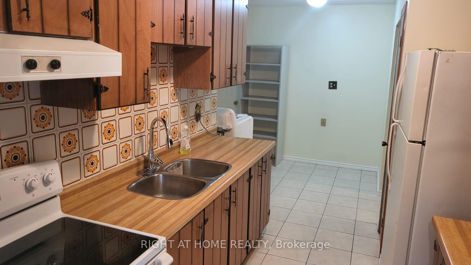 Photo 6 of 31 Manitou Crescent, Brampton, Central Park — HOMEH