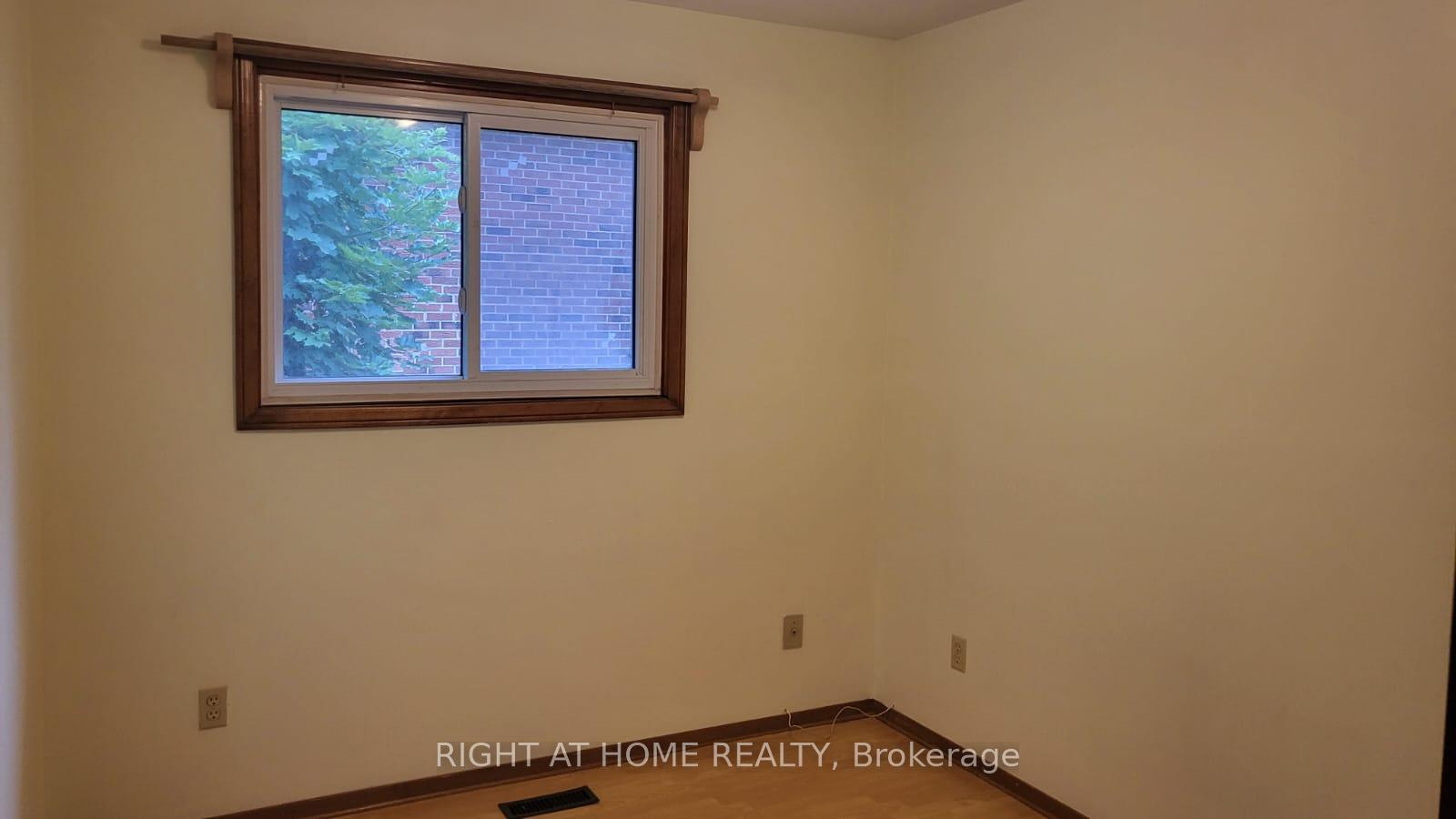 Photo 10 of 31 Manitou Crescent, Brampton, Central Park — HOMEH